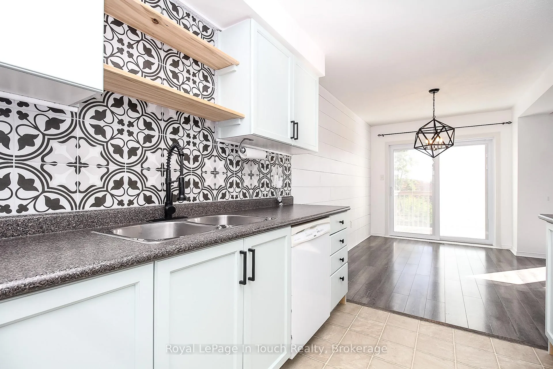 Photo 18 of 126 Southwinds Crescent, Midland — HOMEH
