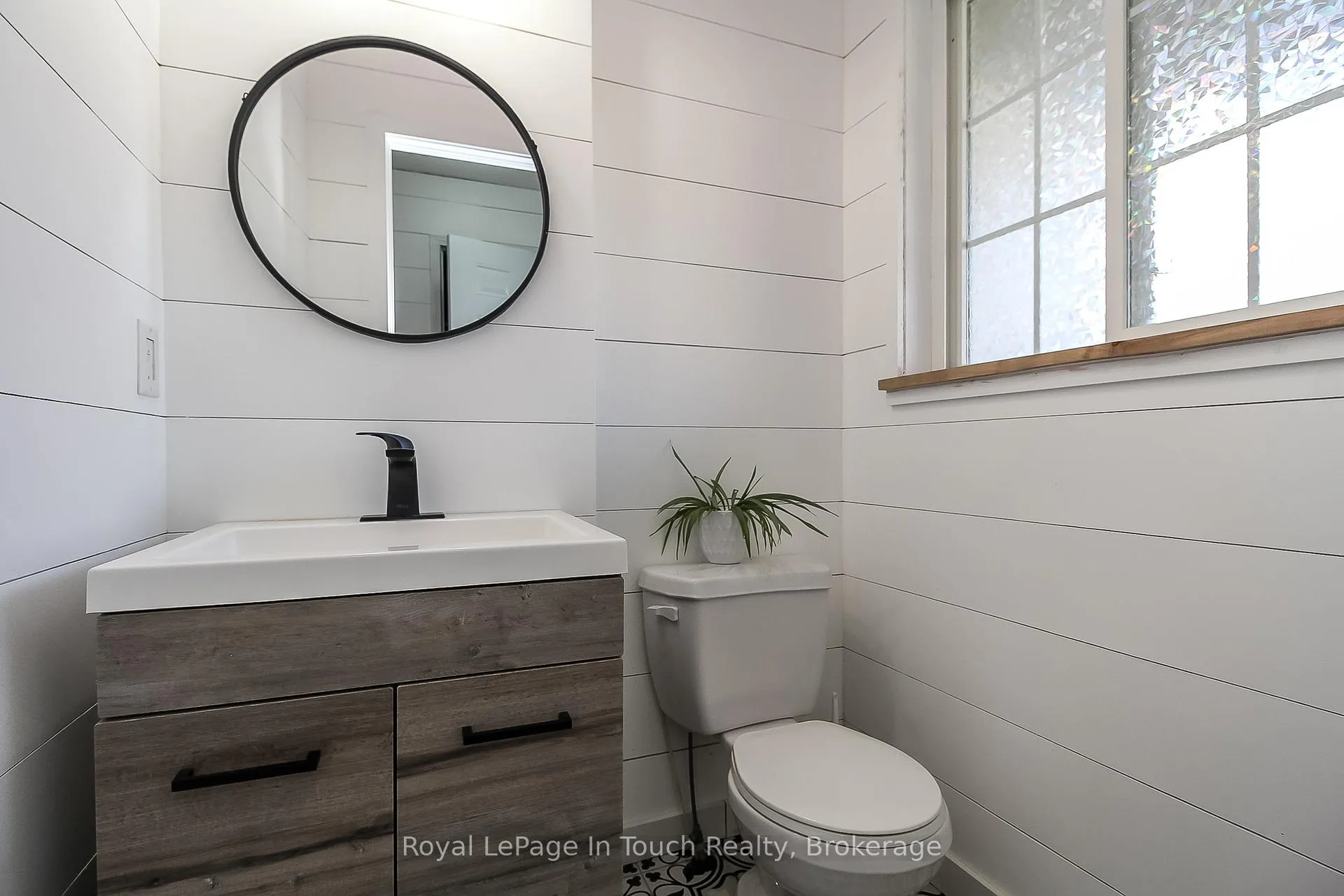 Photo 19 of 126 Southwinds Crescent, Midland — HOMEH