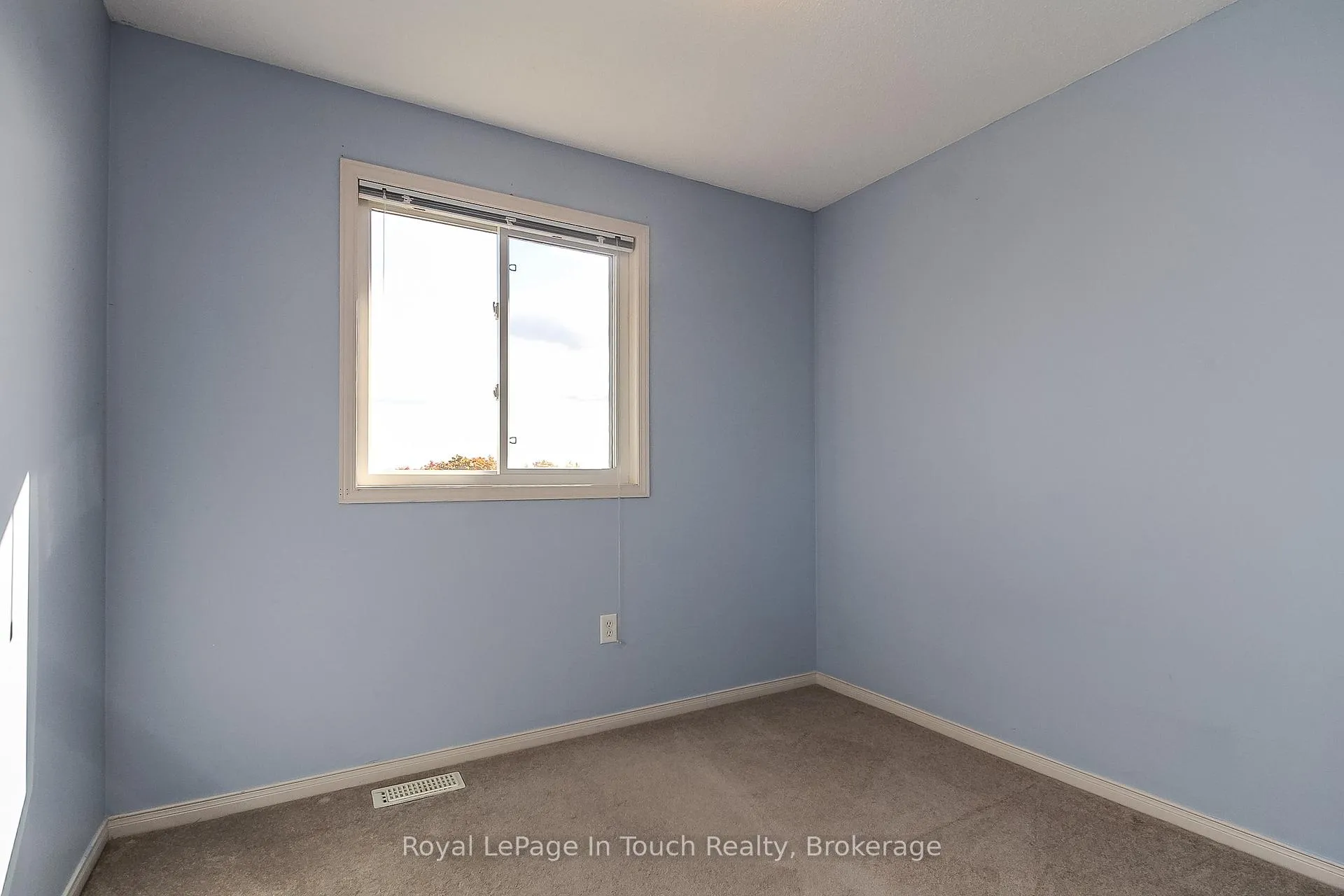 Photo 24 of 126 Southwinds Crescent, Midland — HOMEH