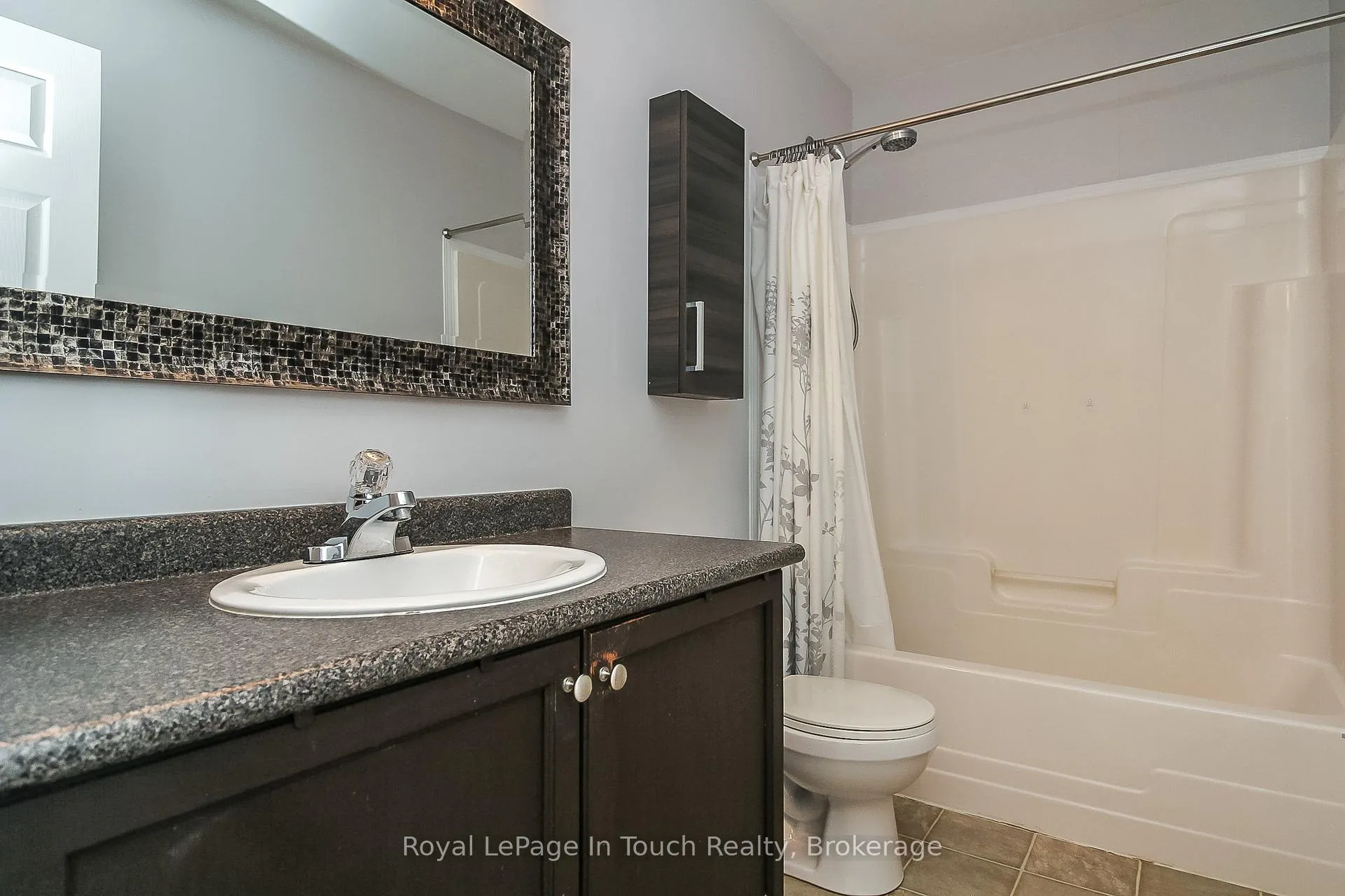 Photo 26 of 126 Southwinds Crescent, Midland — HOMEH