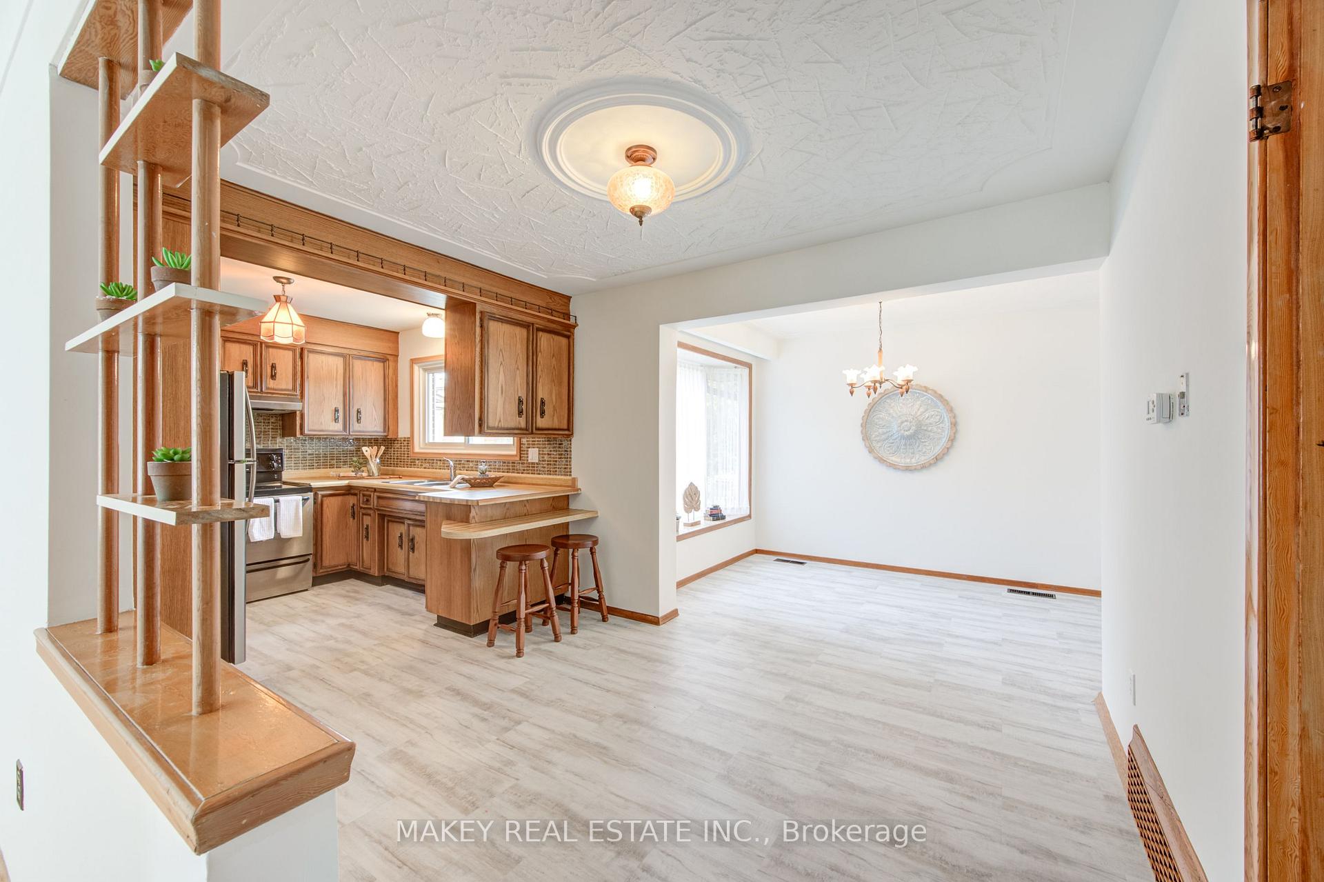 Photo 11 of 94 Harold Avenue, Kitchener — HOMEH