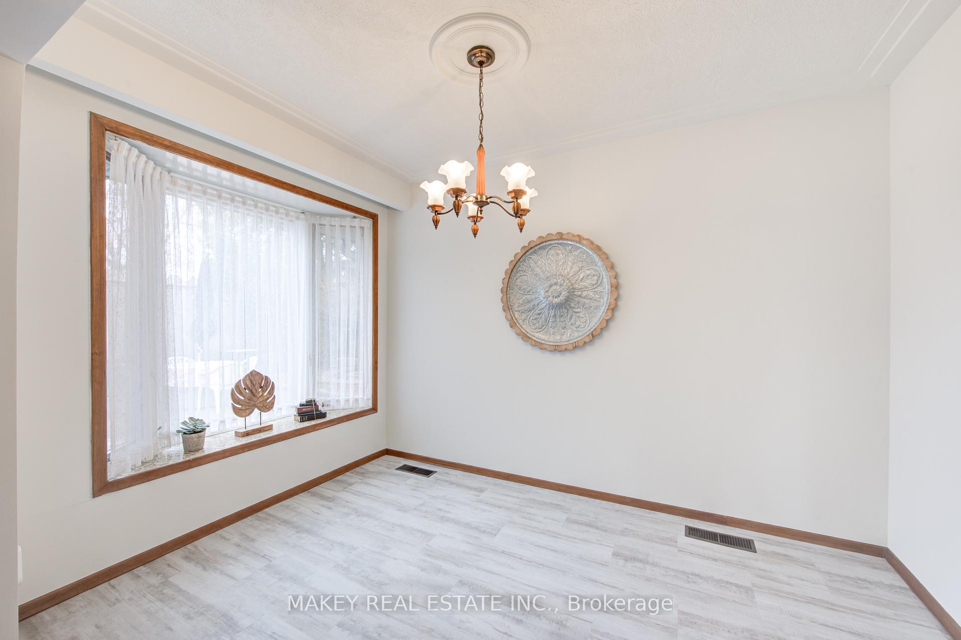 Photo 17 of 94 Harold Avenue, Kitchener — HOMEH