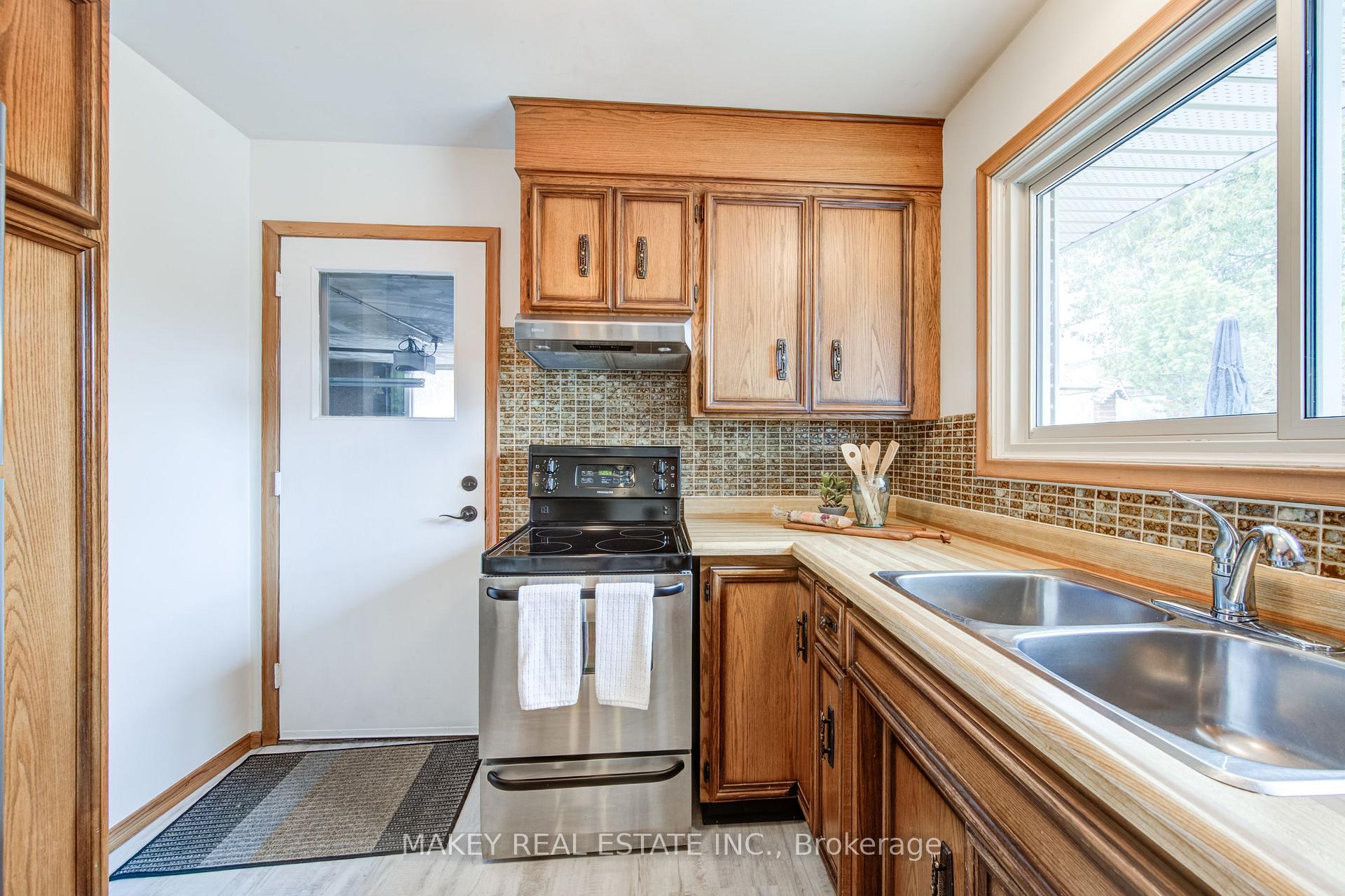 Photo 21 of 94 Harold Avenue, Kitchener — HOMEH