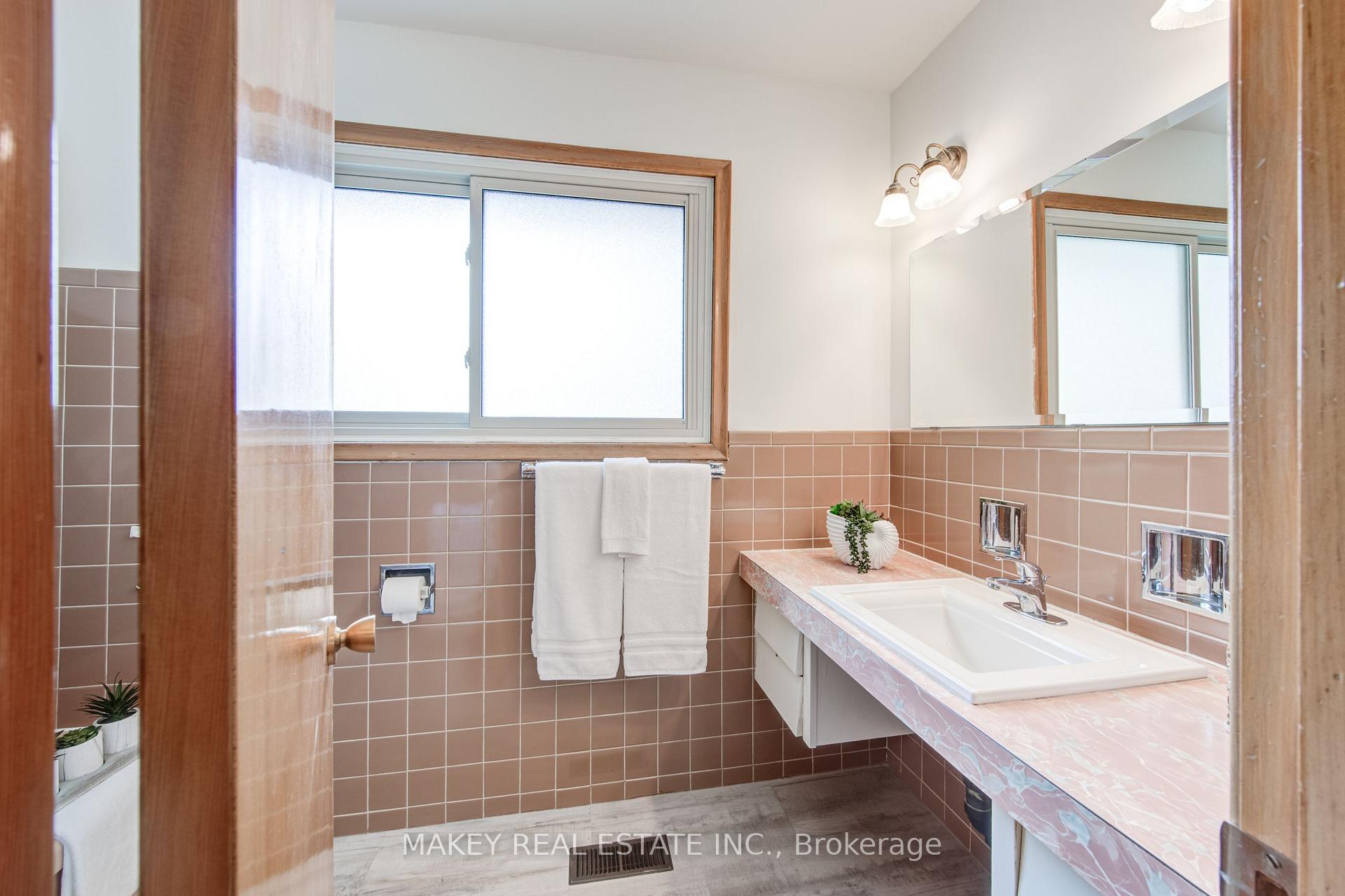 Photo 32 of 94 Harold Avenue, Kitchener — HOMEH