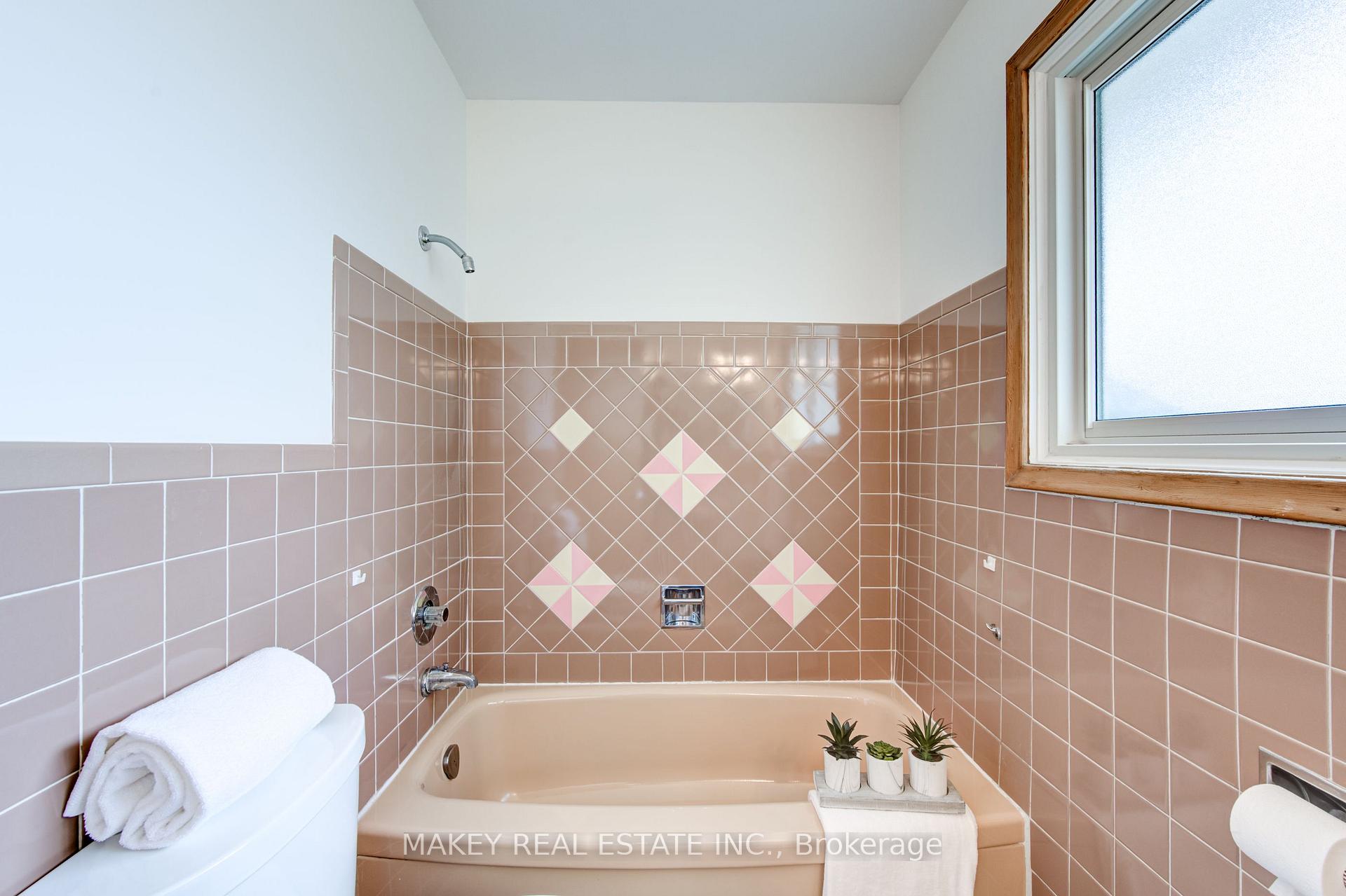 Photo 33 of 94 Harold Avenue, Kitchener — HOMEH