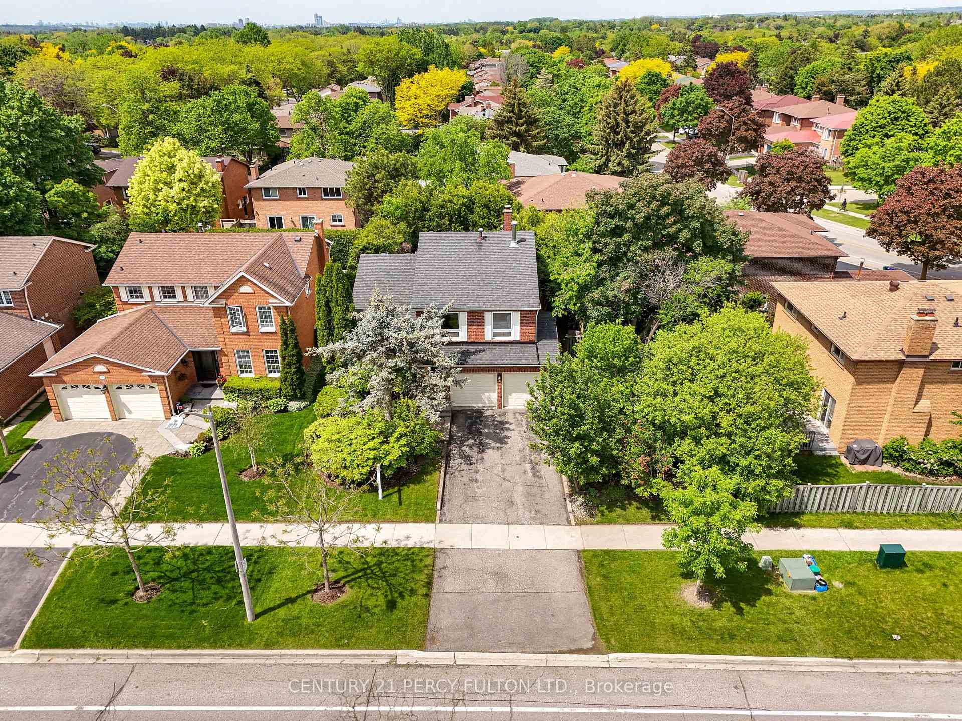 Photo 2 of 122 Wootten Way N, Markham, Markham Village — HOMEH