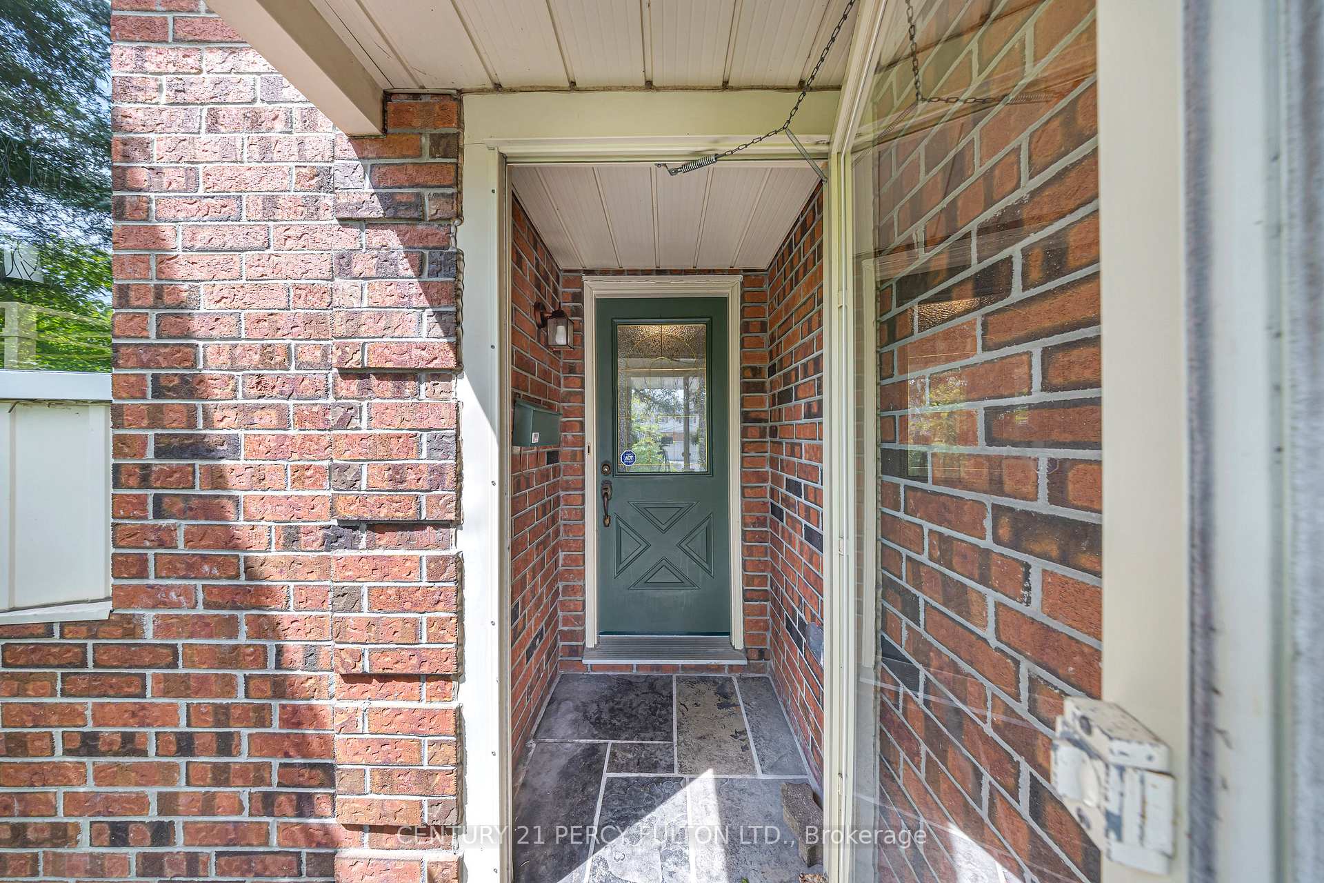 Photo 6 of 122 Wootten Way N, Markham, Markham Village — HOMEH