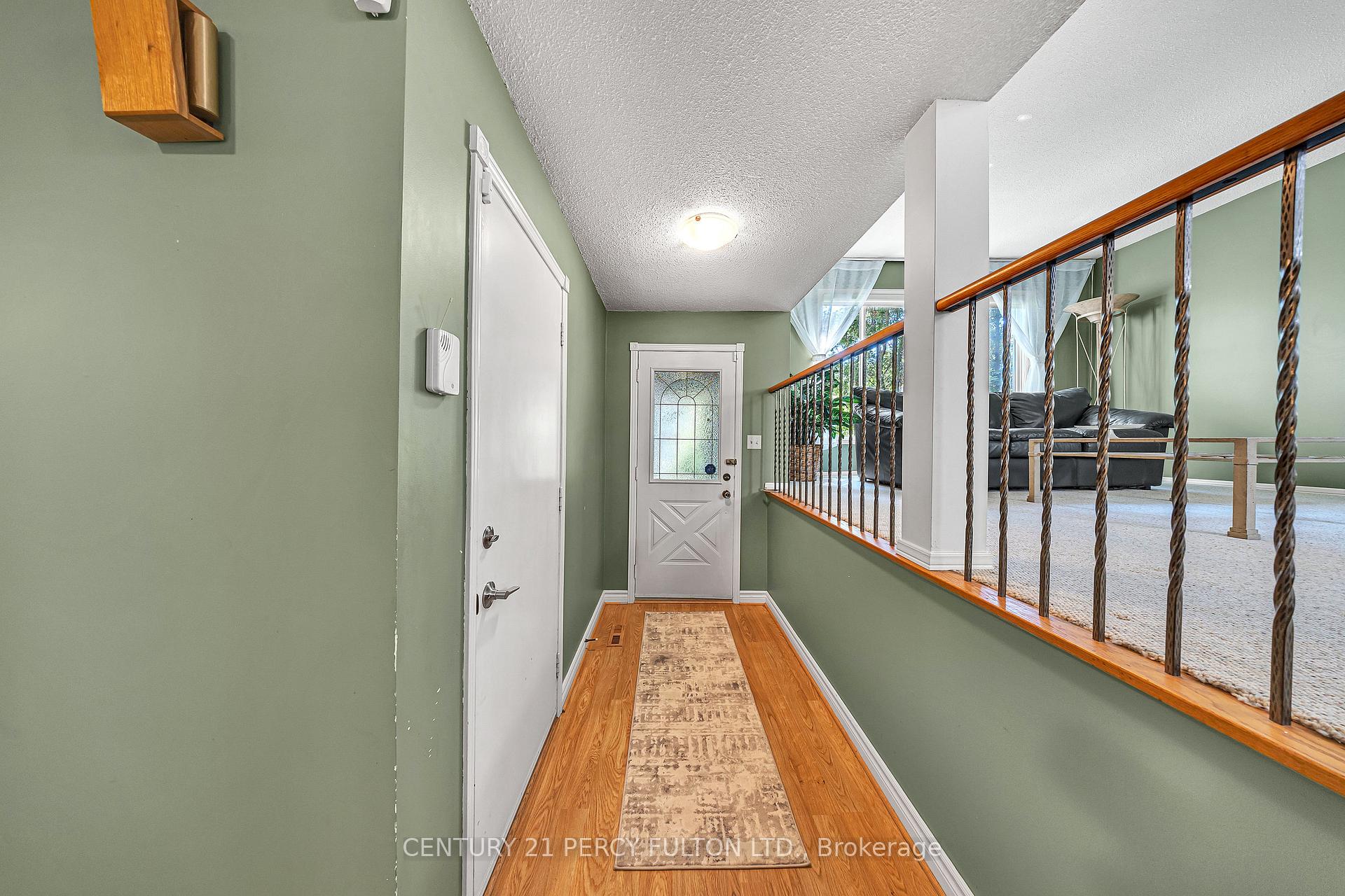 Photo 7 of 122 Wootten Way N, Markham, Markham Village — HOMEH
