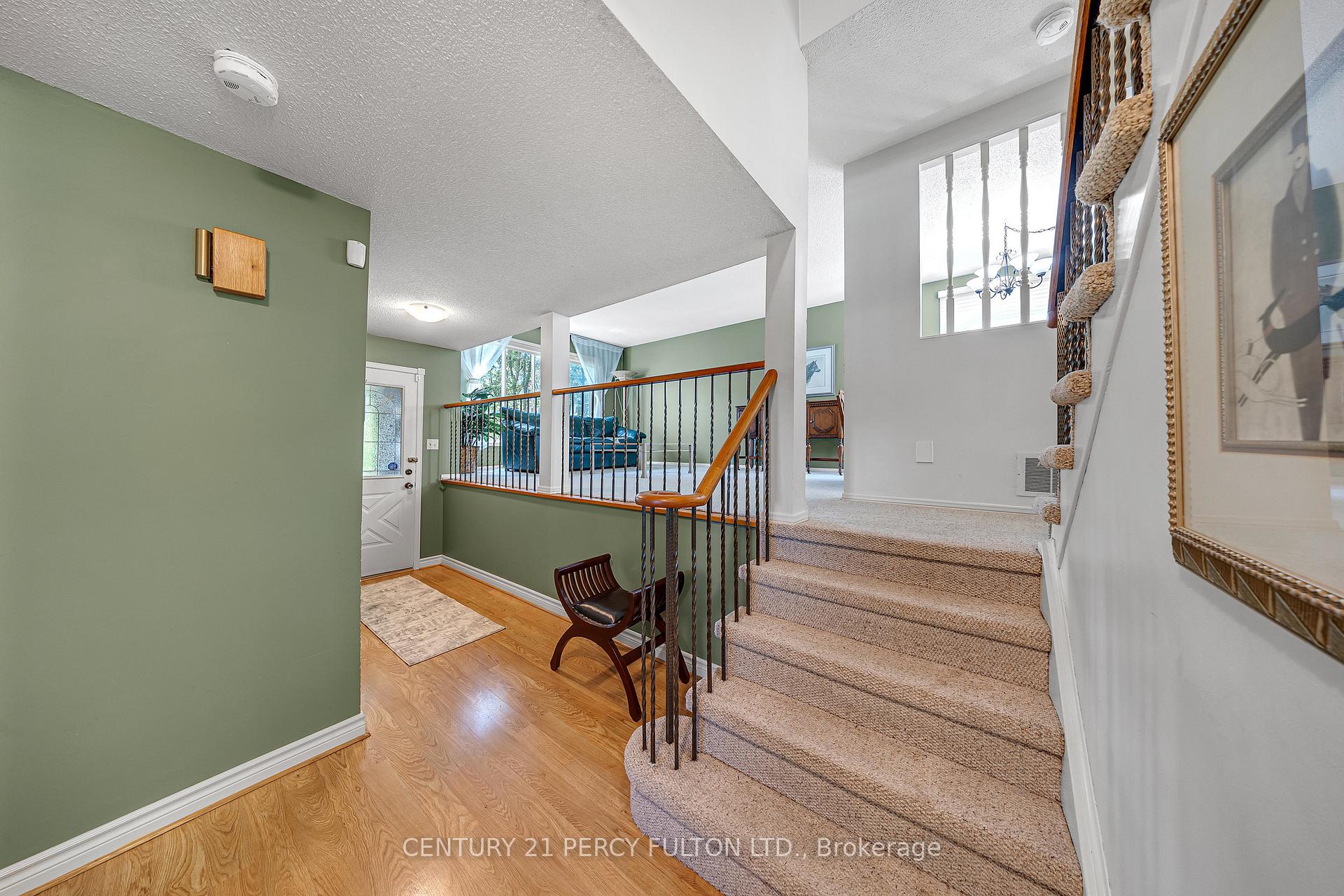 Photo 8 of 122 Wootten Way N, Markham, Markham Village — HOMEH