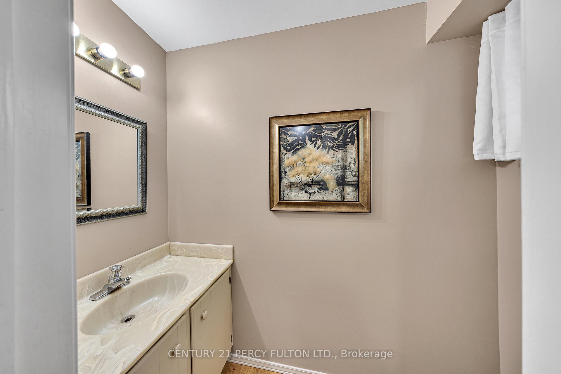 Photo 10 of 122 Wootten Way N, Markham, Markham Village — HOMEH