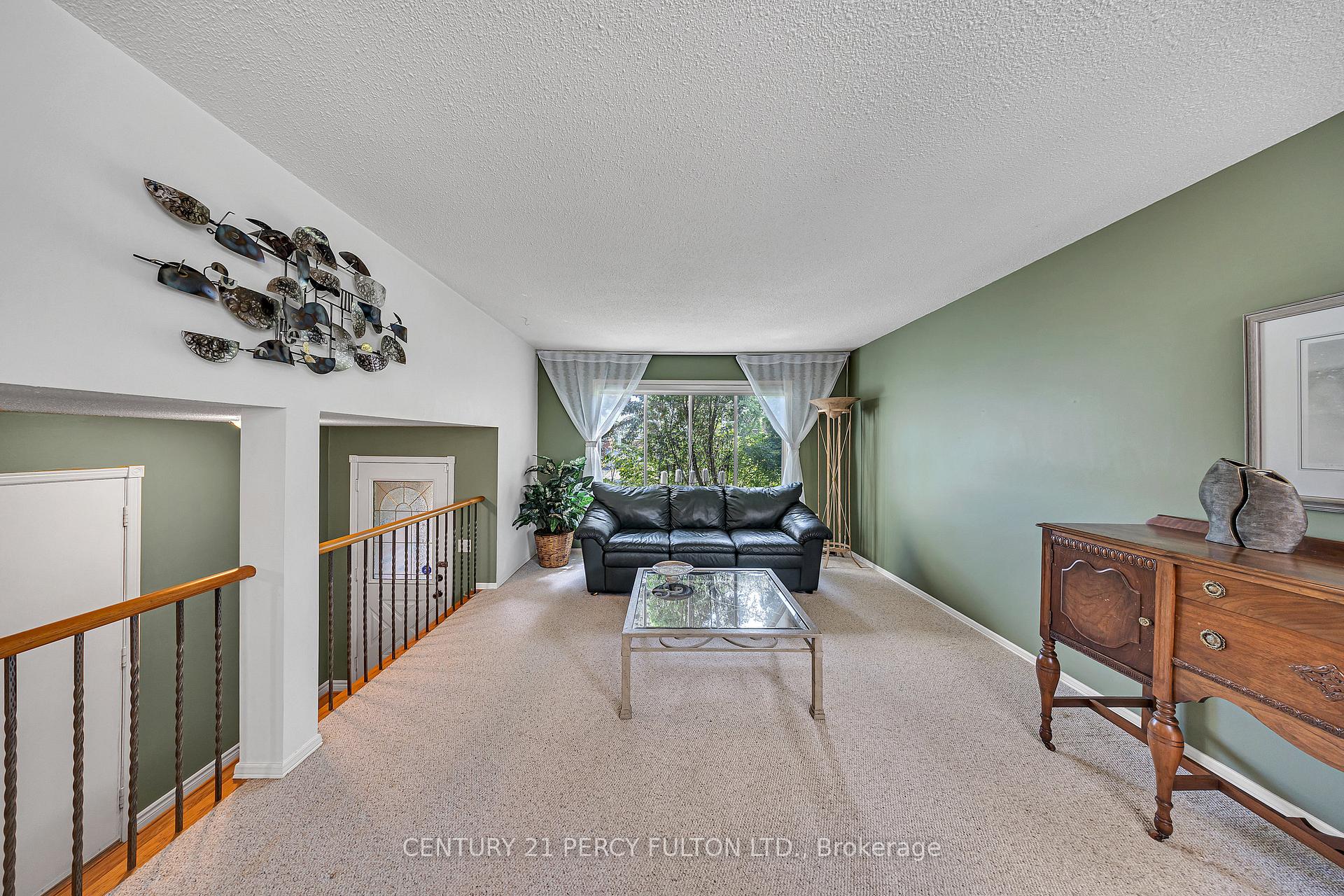 Photo 17 of 122 Wootten Way N, Markham, Markham Village — HOMEH