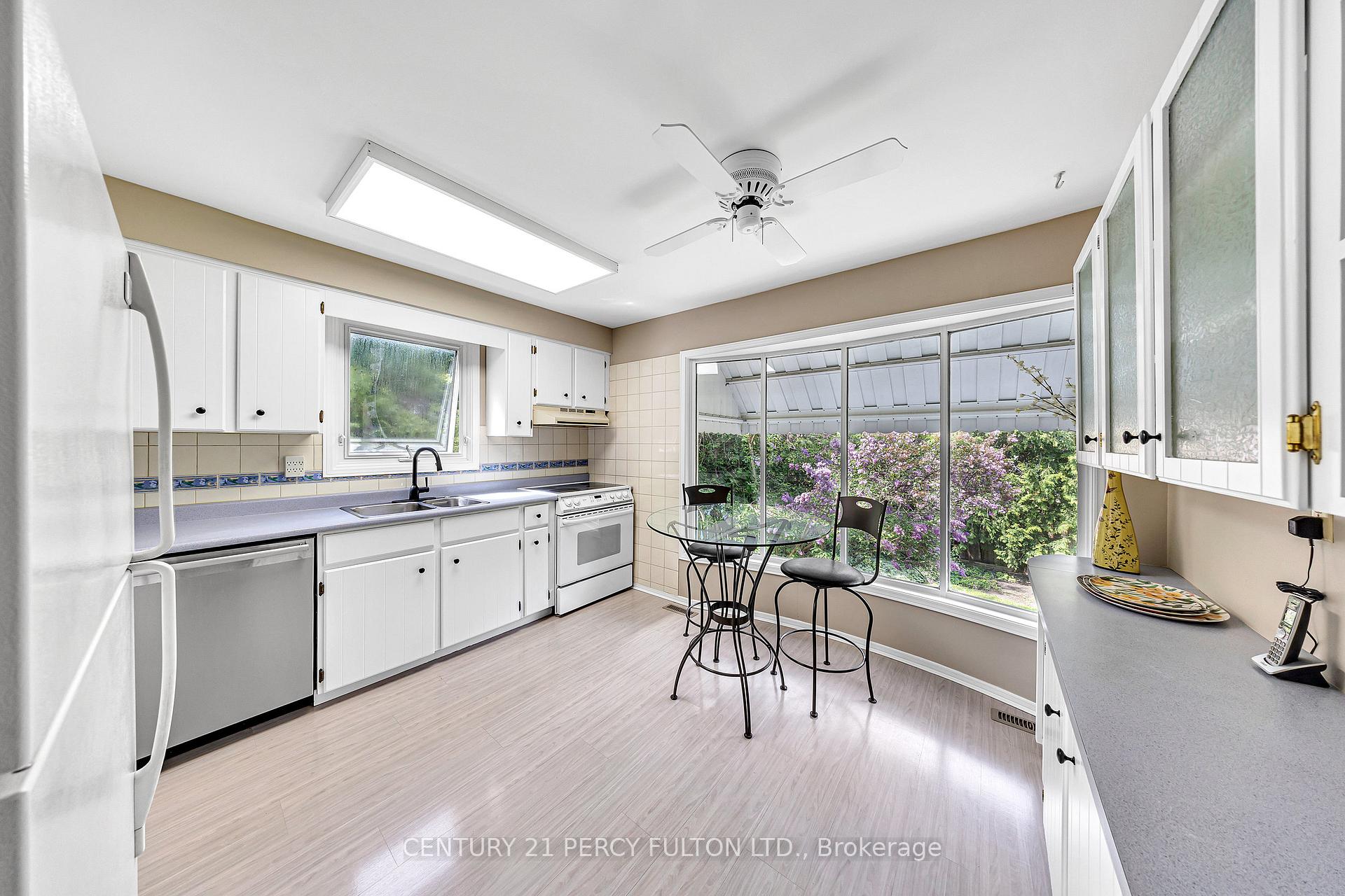 Photo 21 of 122 Wootten Way N, Markham, Markham Village — HOMEH