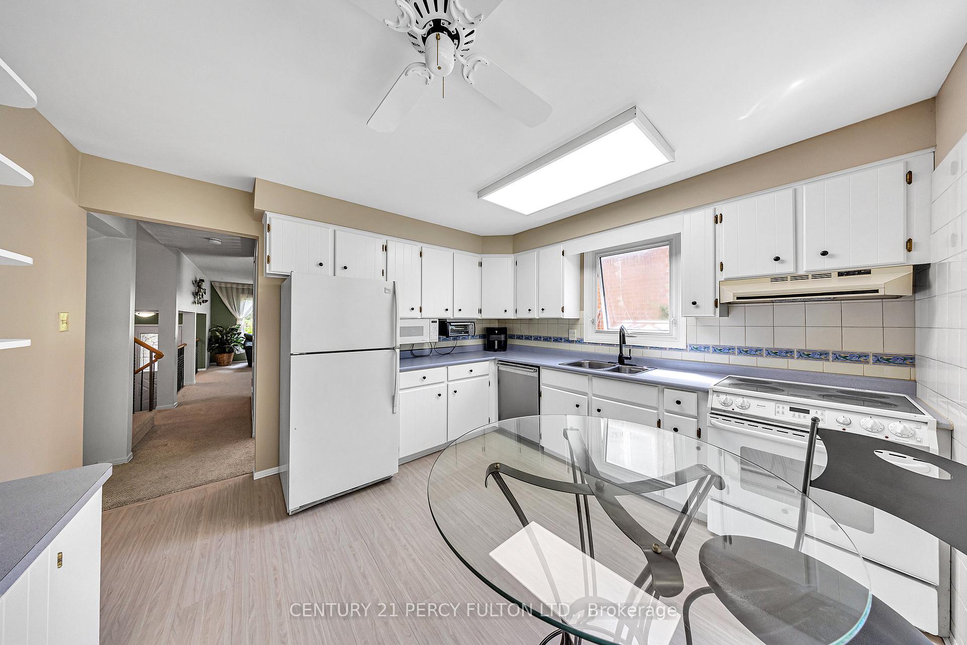 Photo 23 of 122 Wootten Way N, Markham, Markham Village — HOMEH