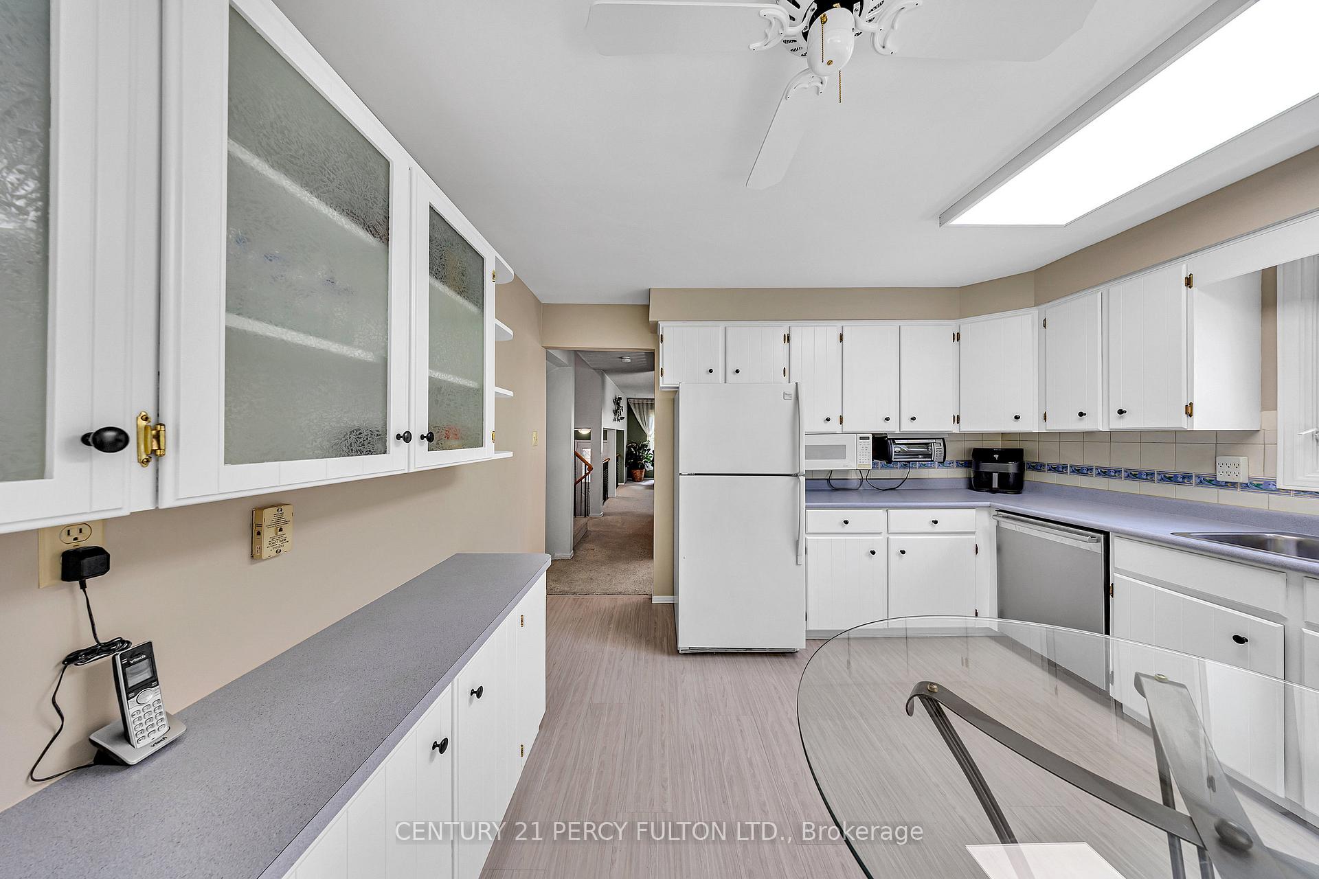 Photo 24 of 122 Wootten Way N, Markham, Markham Village — HOMEH