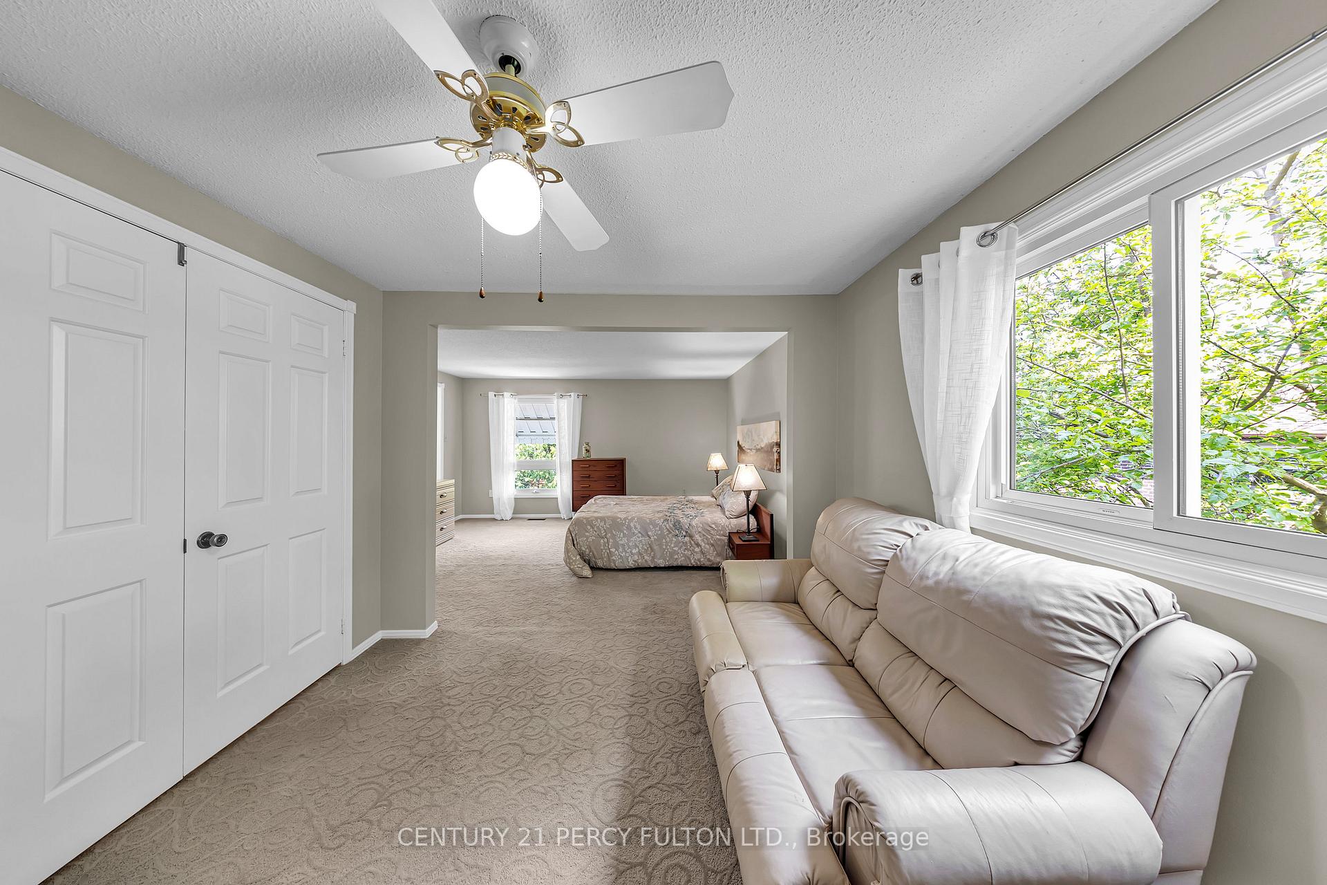 Photo 32 of 122 Wootten Way N, Markham, Markham Village — HOMEH
