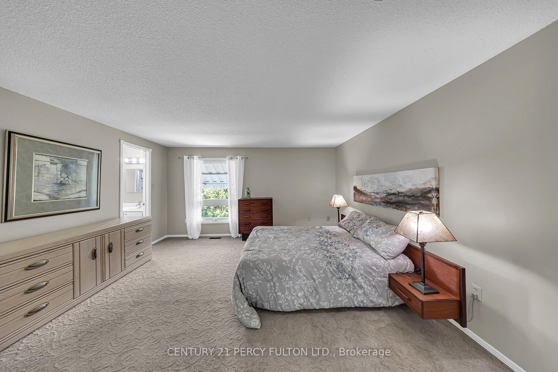 Photo 33 of 122 Wootten Way N, Markham, Markham Village — HOMEH