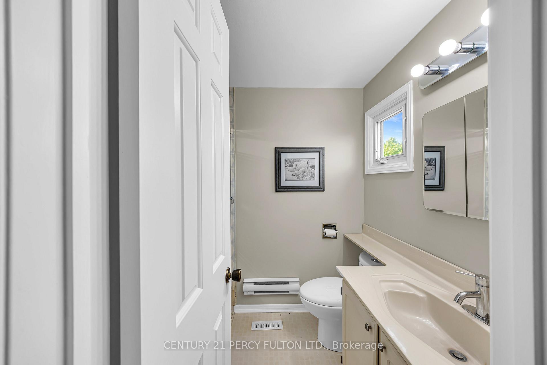 Photo 36 of 122 Wootten Way N, Markham, Markham Village — HOMEH