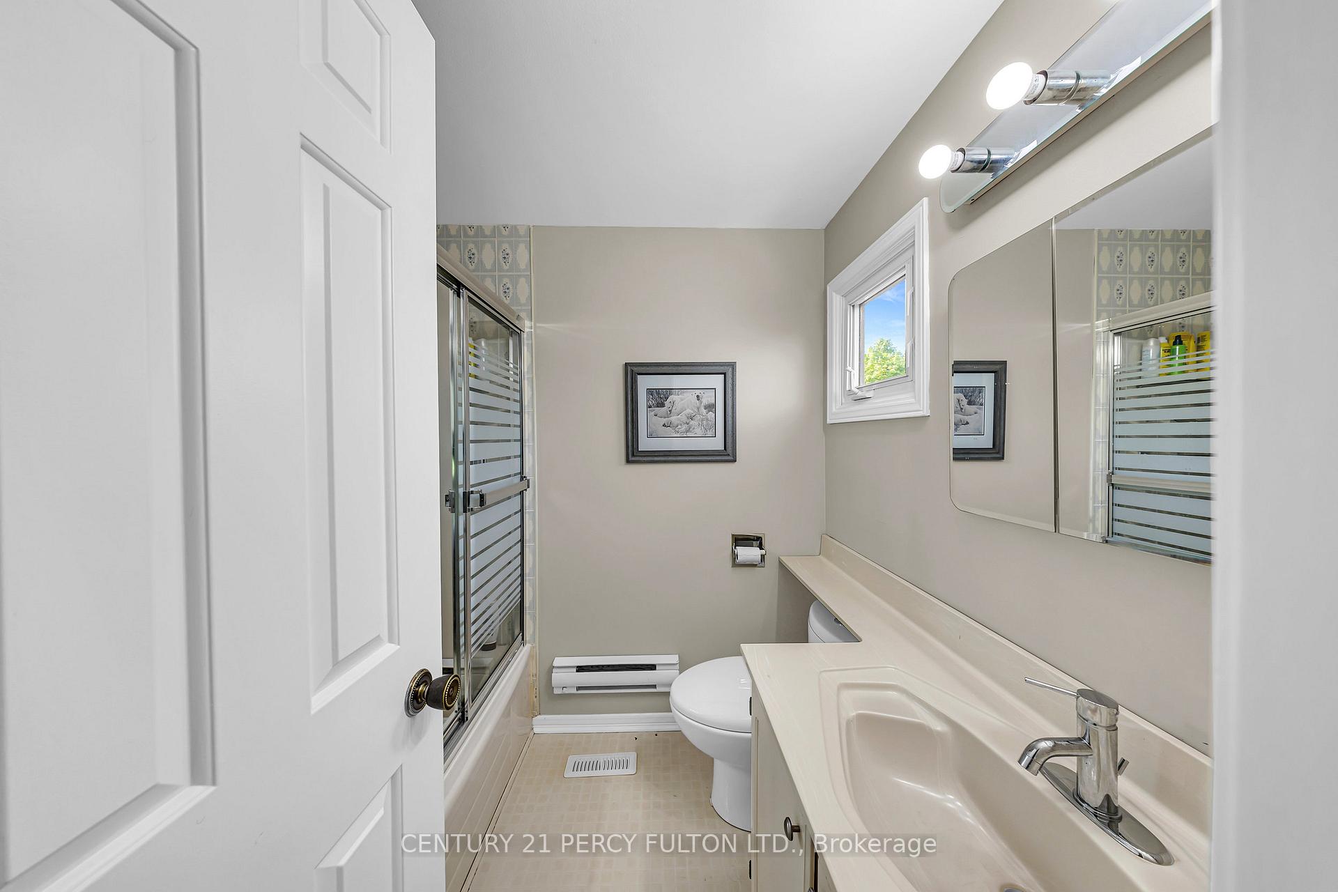 Photo 37 of 122 Wootten Way N, Markham, Markham Village — HOMEH