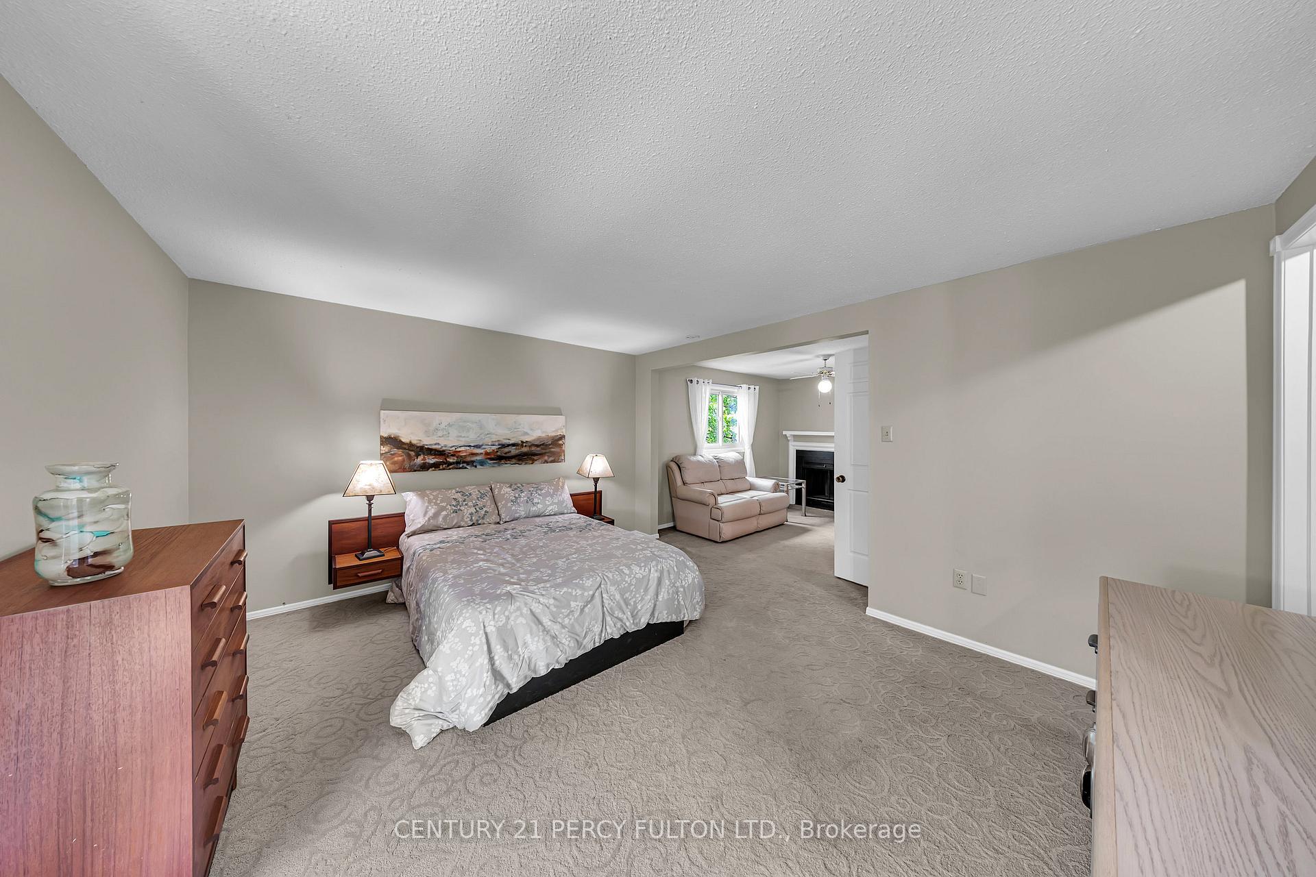 Photo 38 of 122 Wootten Way N, Markham, Markham Village — HOMEH