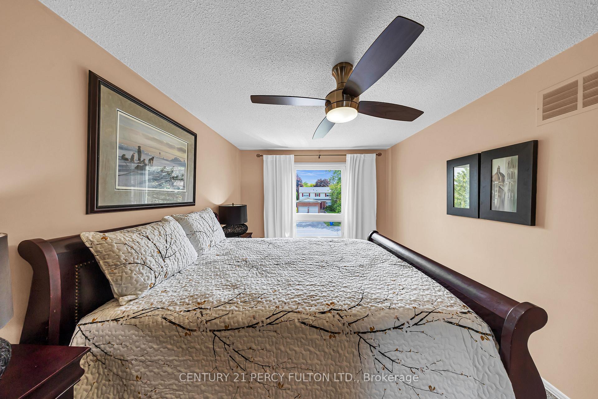 Photo 42 of 122 Wootten Way N, Markham, Markham Village — HOMEH