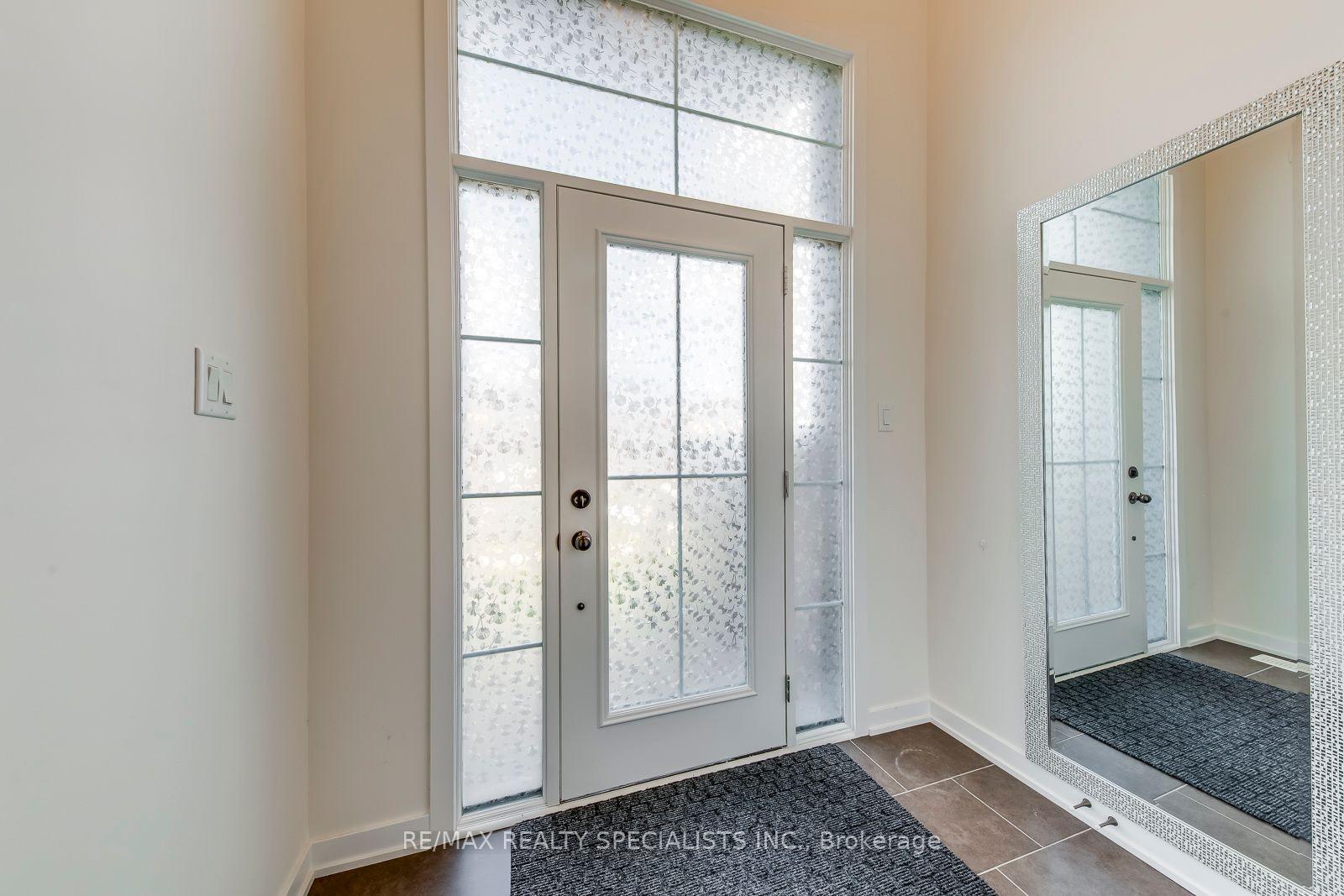 Photo 3 of 72 Crafter Crescent, Hamilton, Stoney Creek — HOMEH