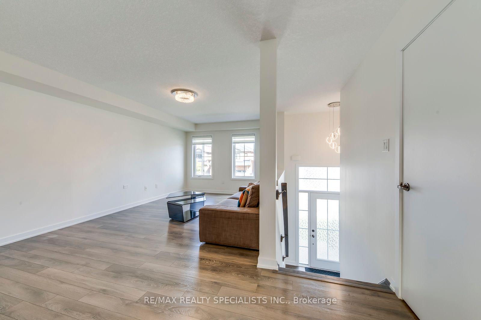 Photo 4 of 72 Crafter Crescent, Hamilton, Stoney Creek — HOMEH