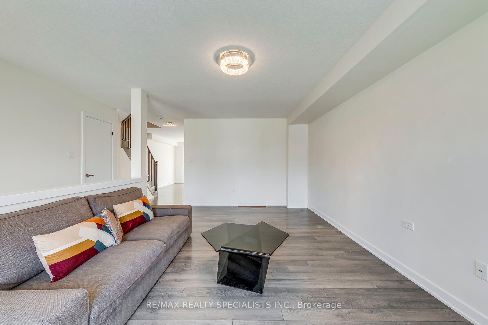 Photo 6 of 72 Crafter Crescent, Hamilton, Stoney Creek — HOMEH