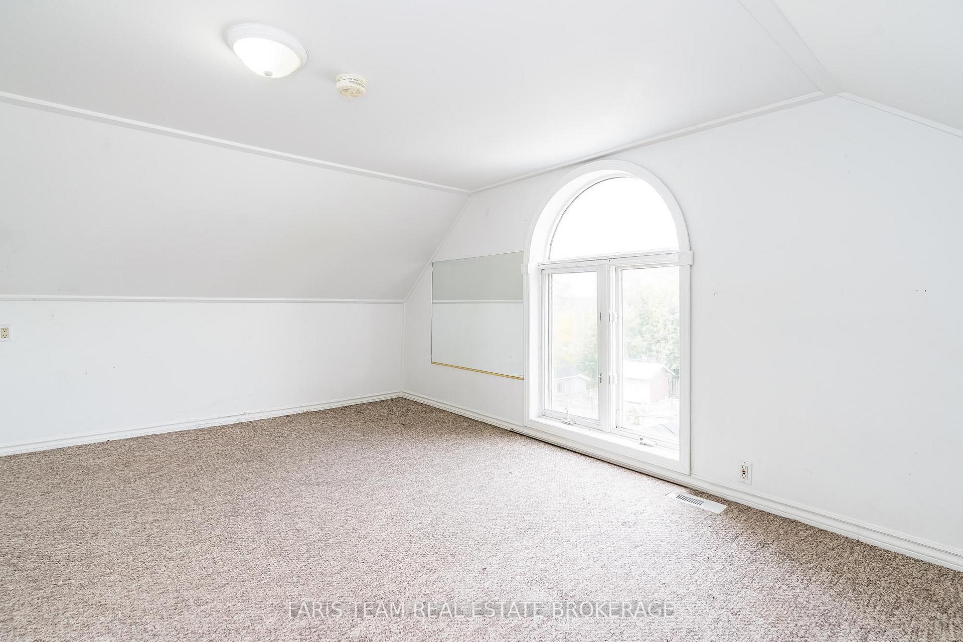 Photo 3 of 405 Bay Street, Midland — HOMEH