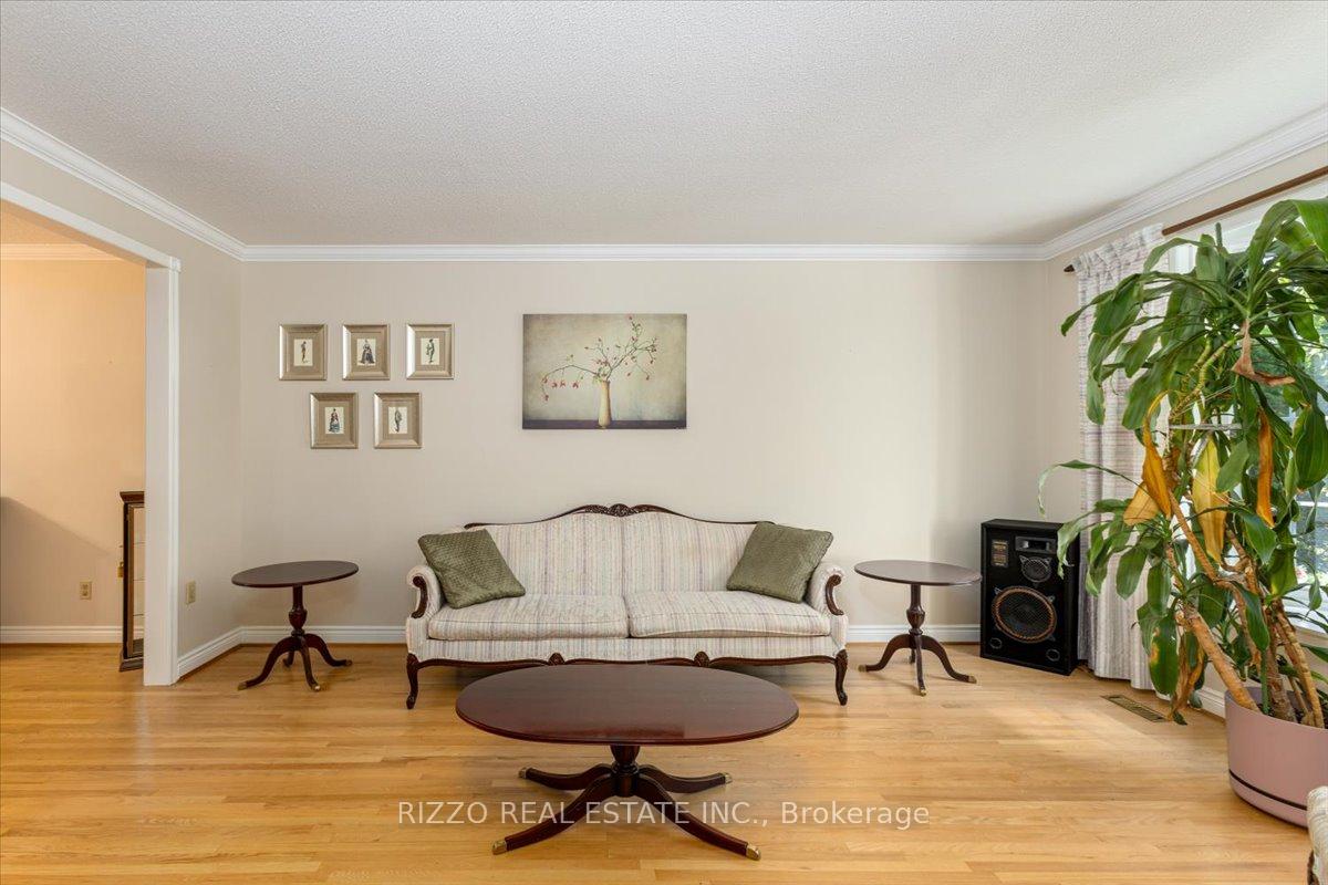 Photo 3 of 77 Chumleigh Crescent, Markham, German Mills — HOMEH