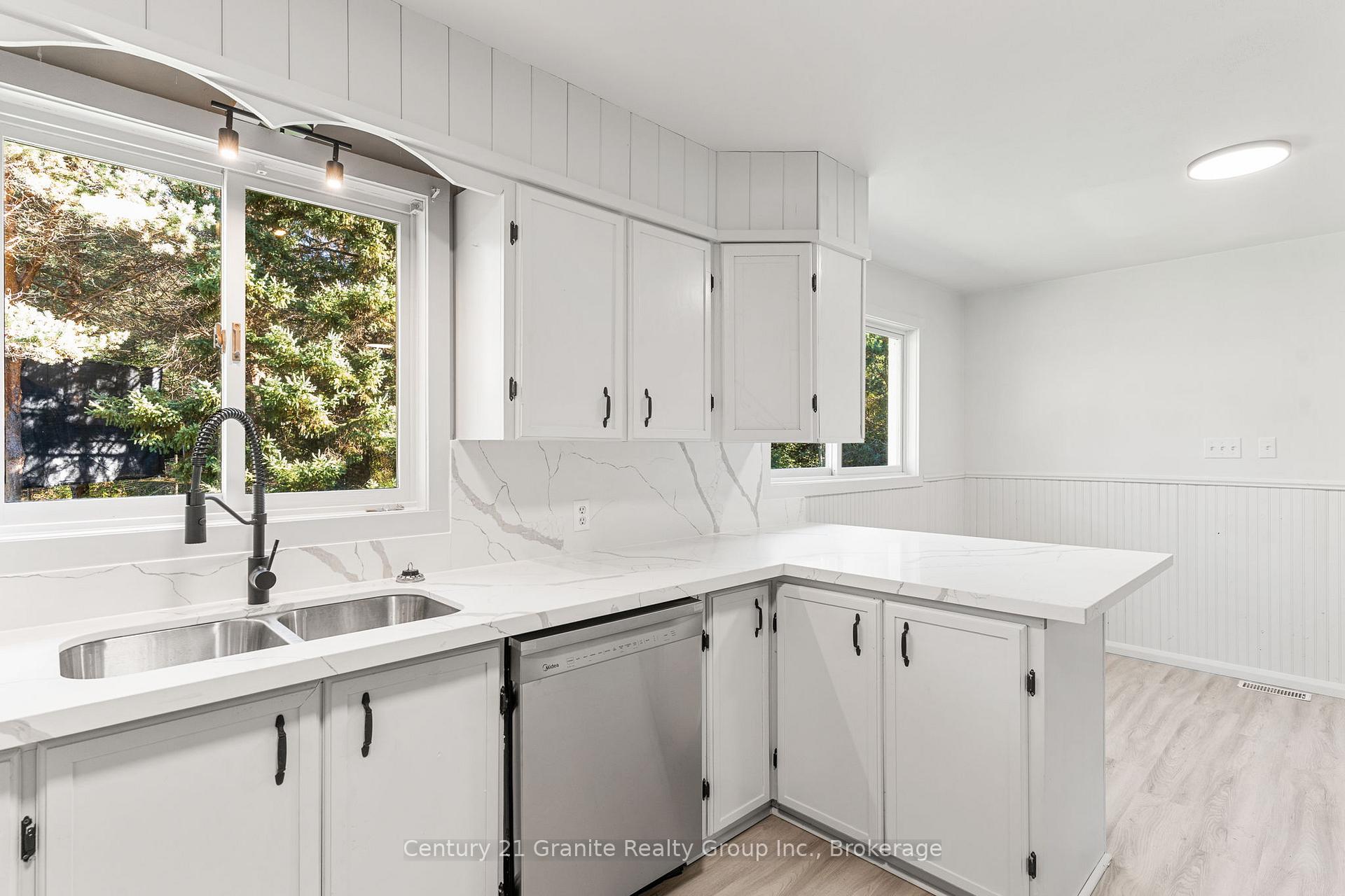 Photo 19 of 4739 Gelert Road, Minden Hills, Snowdon — HOMEH