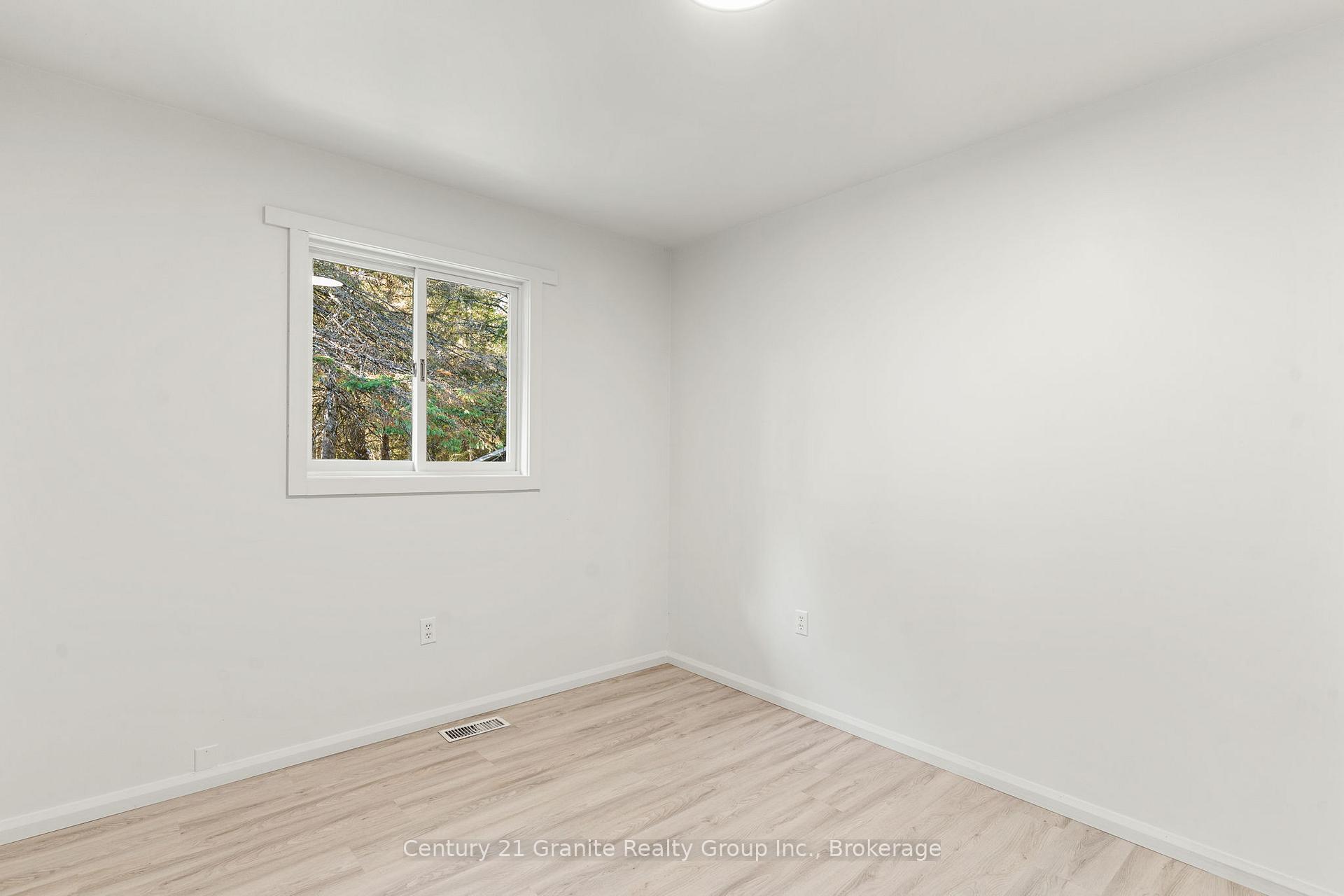 Photo 25 of 4739 Gelert Road, Minden Hills, Snowdon — HOMEH