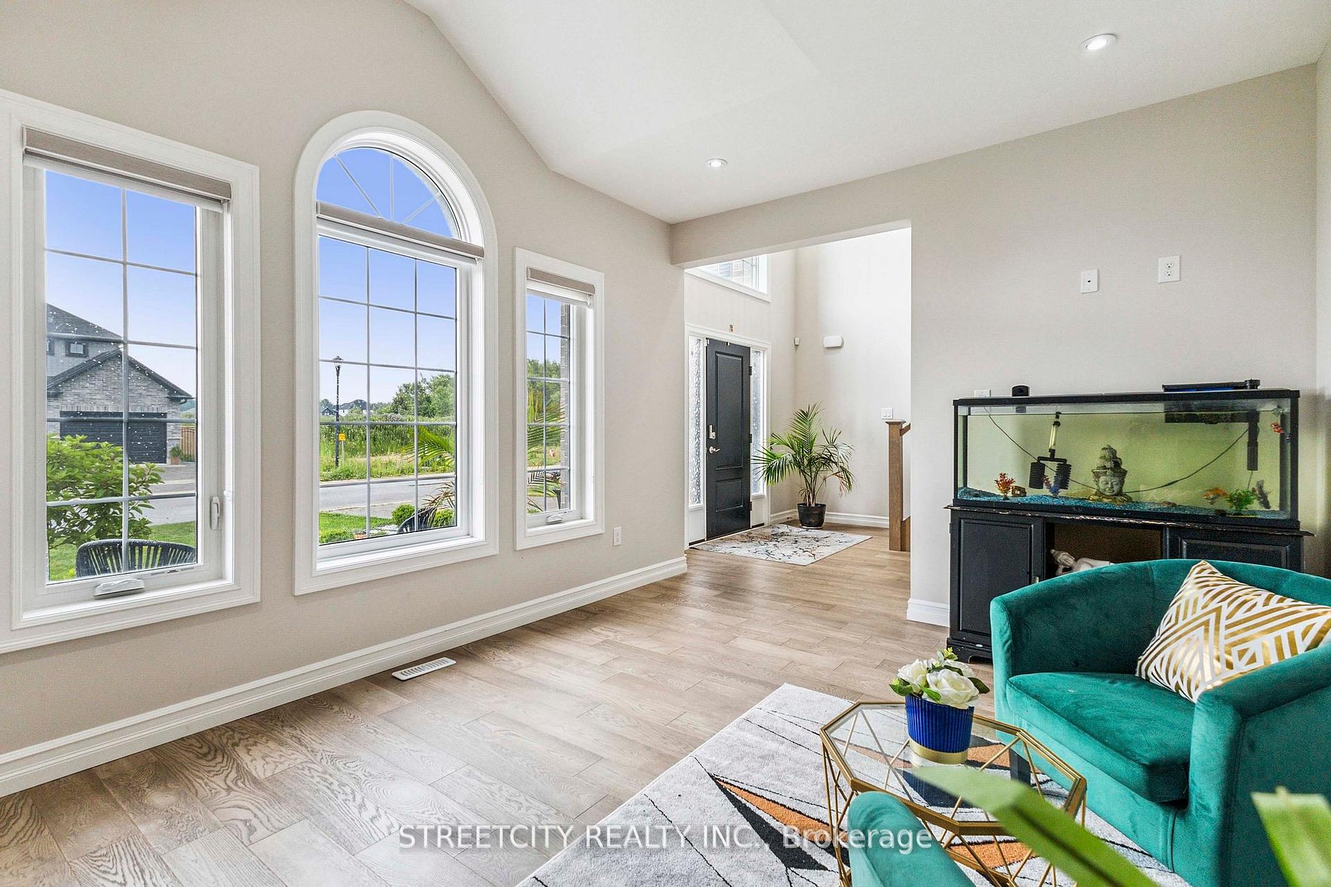 Photo 10 of 53 Arrowwood Path, Middlesex Centre, Ilderton — HOMEH