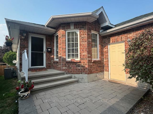 Photo 3 of 1393 Fisher Crescent, Kingston, City Southwest — HOMEH