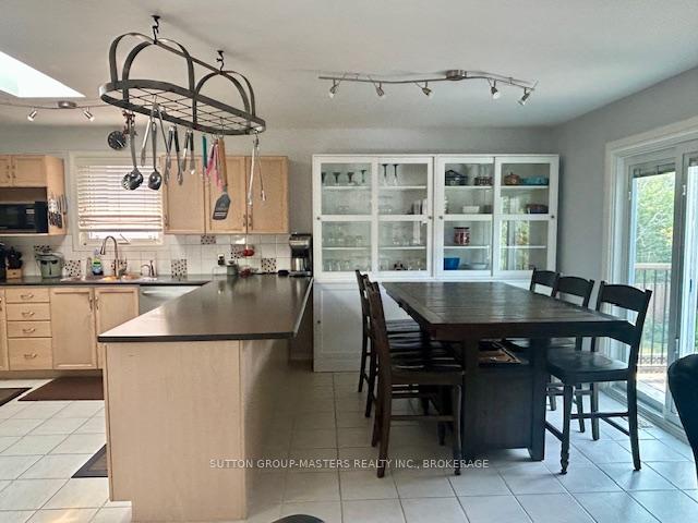 Photo 6 of 1393 Fisher Crescent, Kingston, City Southwest — HOMEH