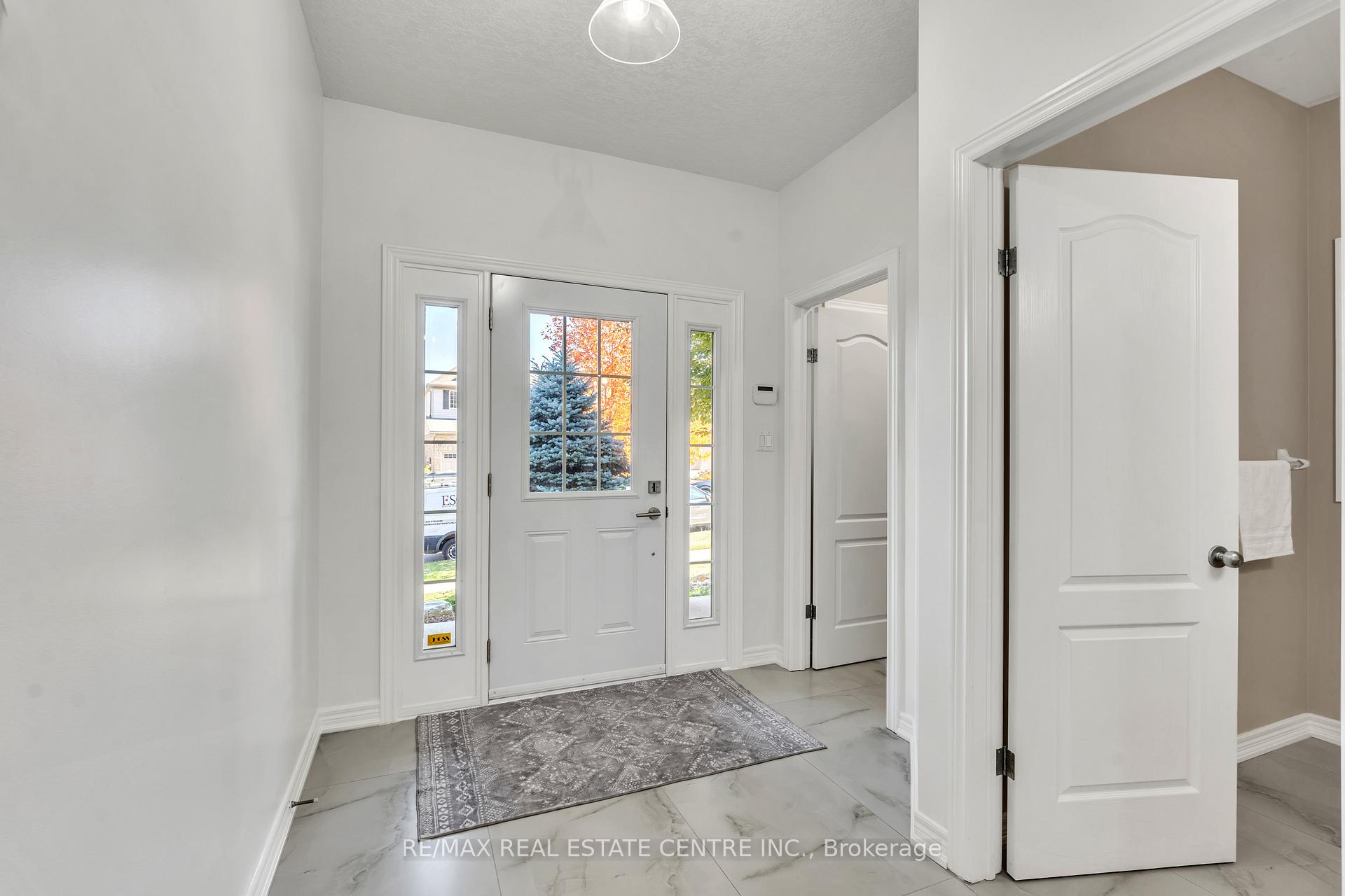 Photo 4 of 48 Isaiah Drive W, Kitchener — HOMEH