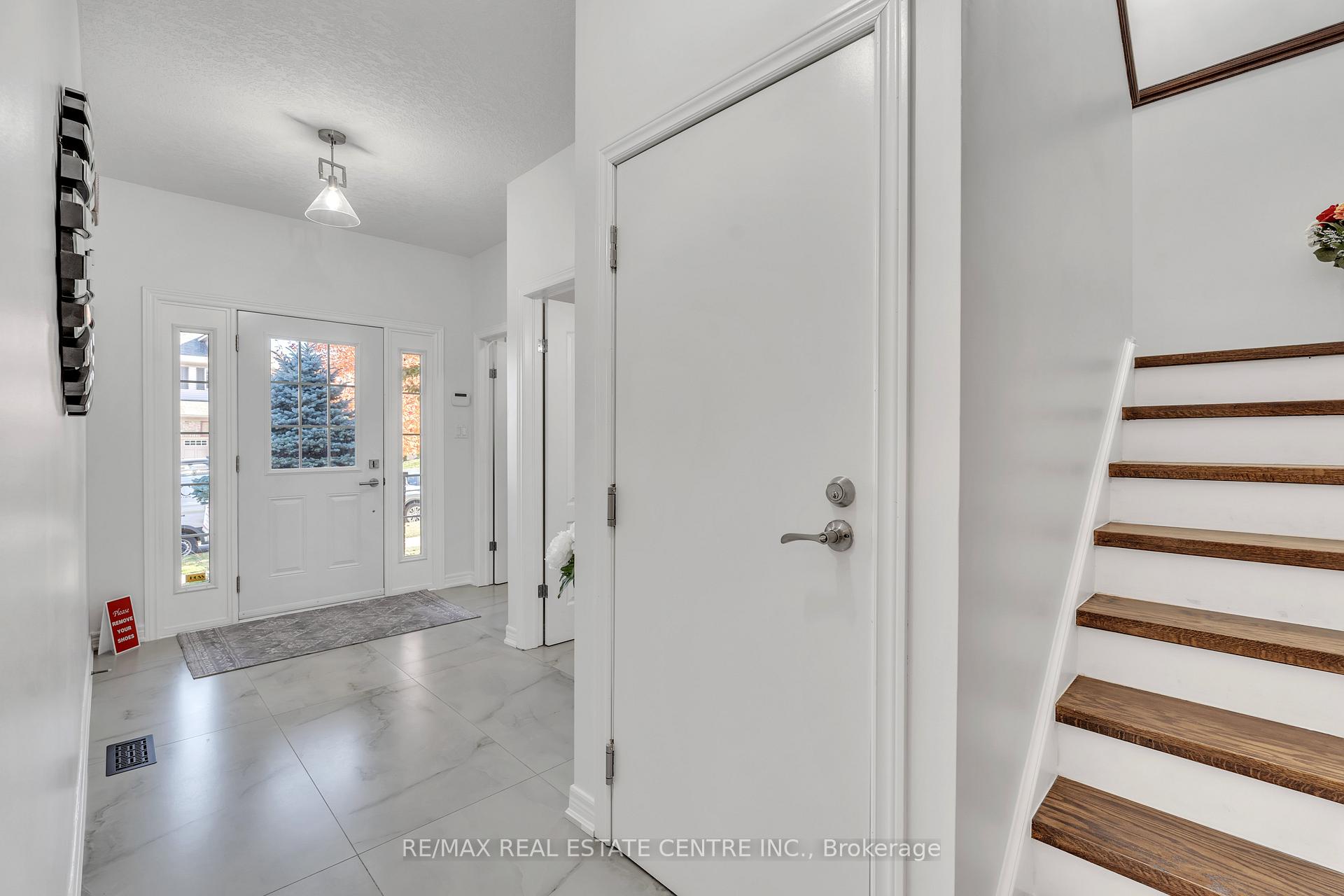 Photo 5 of 48 Isaiah Drive W, Kitchener — HOMEH