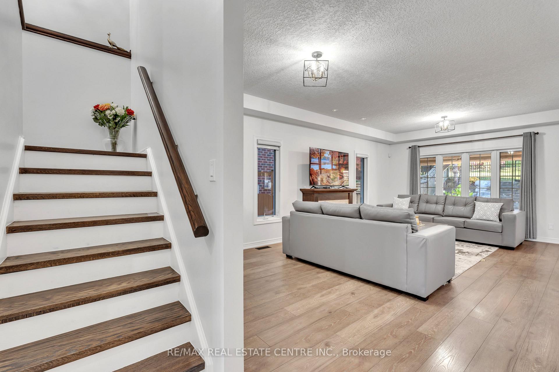 Photo 7 of 48 Isaiah Drive W, Kitchener — HOMEH