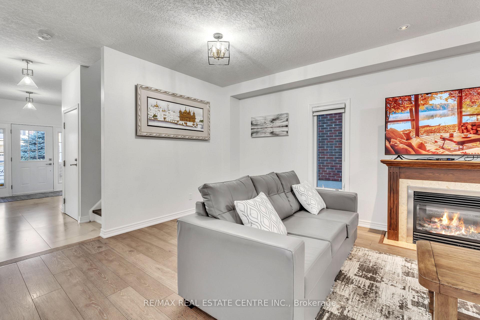 Photo 10 of 48 Isaiah Drive W, Kitchener — HOMEH