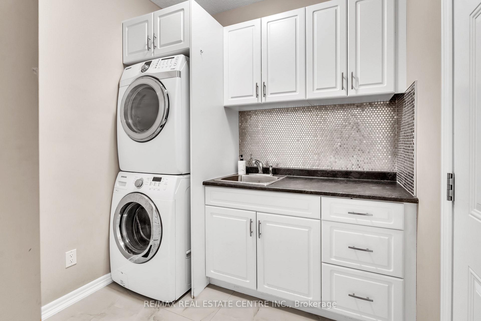 Photo 15 of 48 Isaiah Drive W, Kitchener — HOMEH