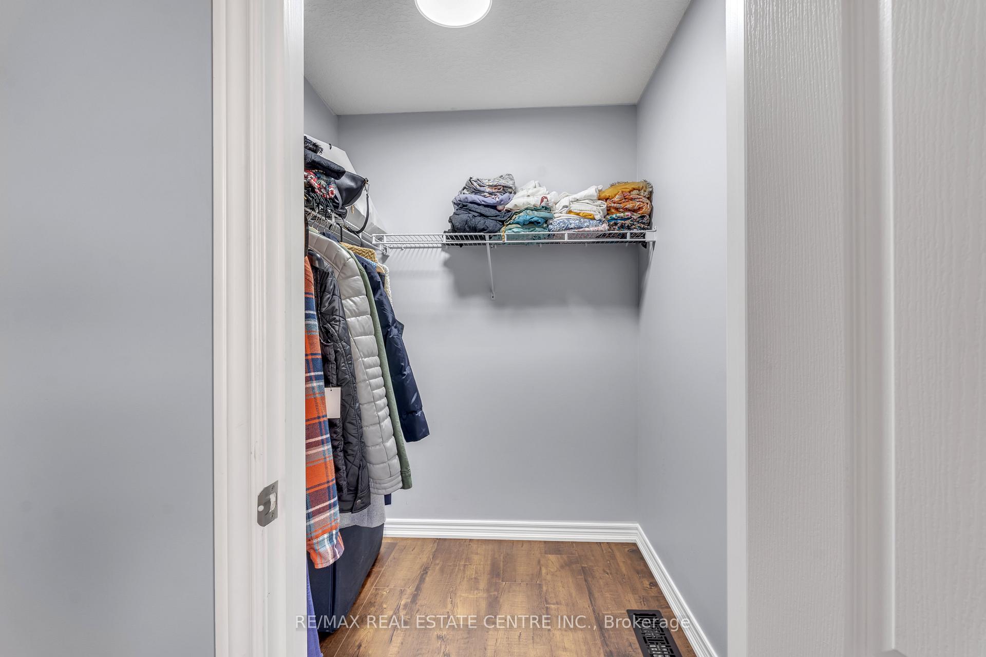 Photo 23 of 48 Isaiah Drive W, Kitchener — HOMEH