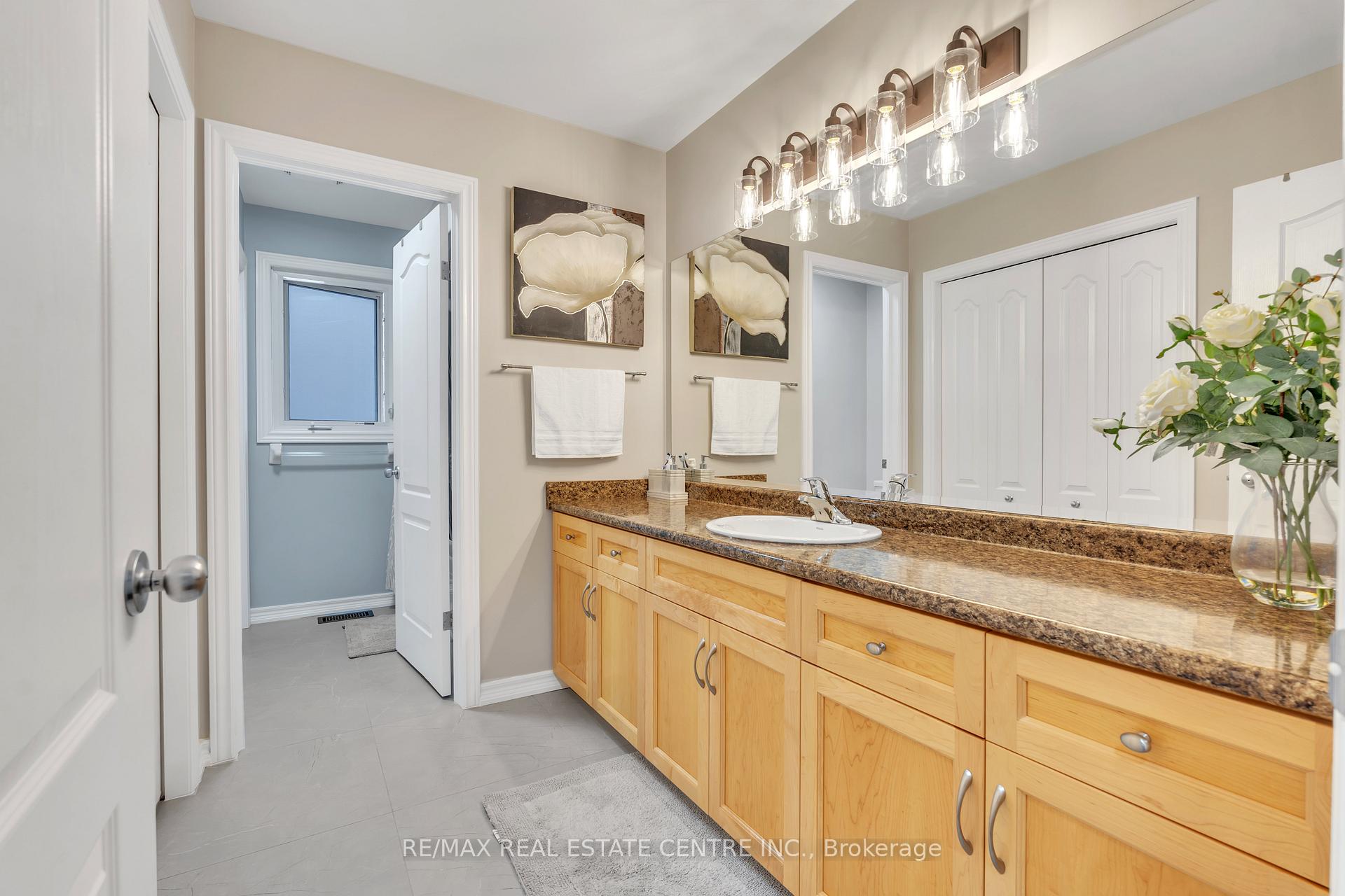 Photo 25 of 48 Isaiah Drive W, Kitchener — HOMEH