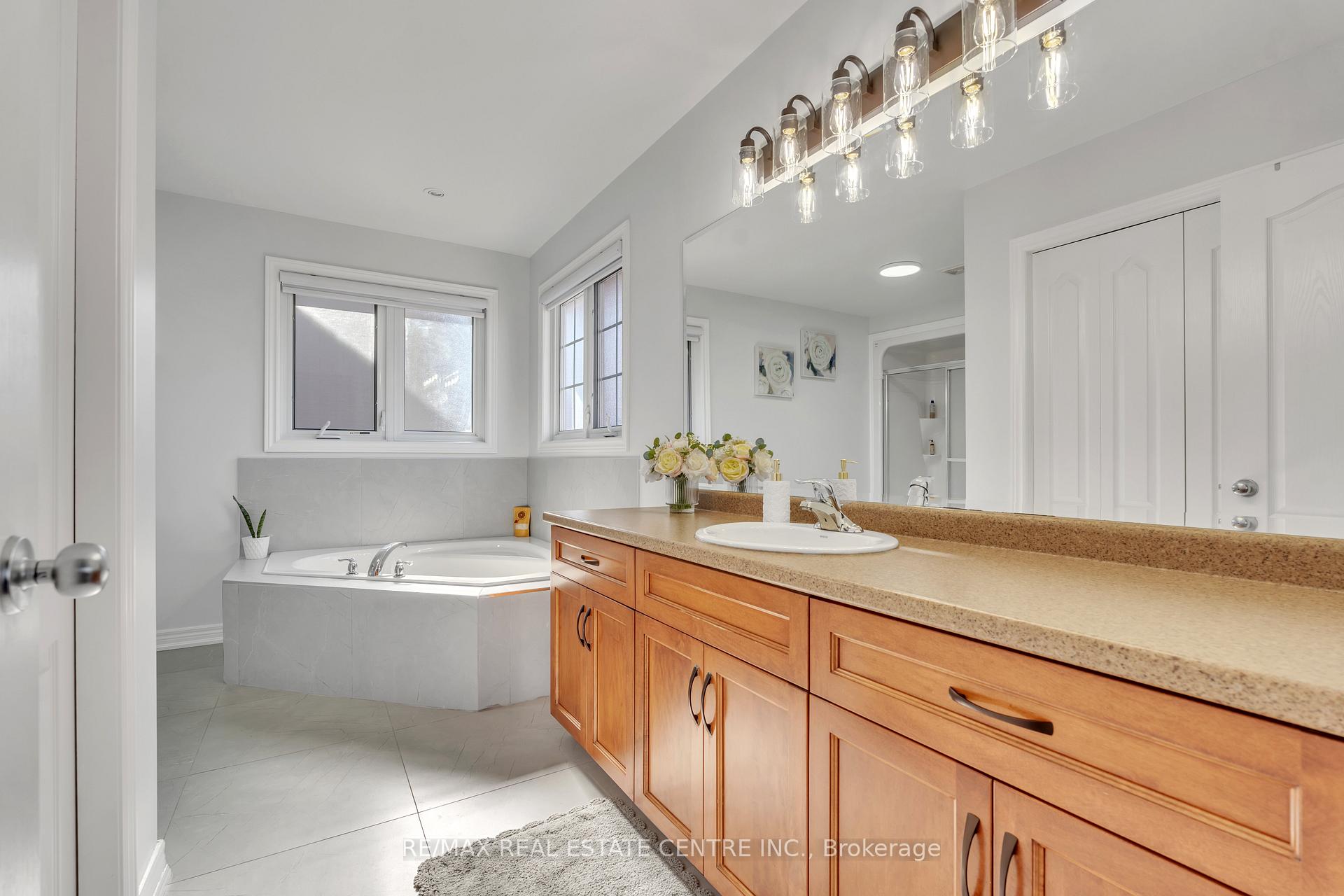 Photo 29 of 48 Isaiah Drive W, Kitchener — HOMEH