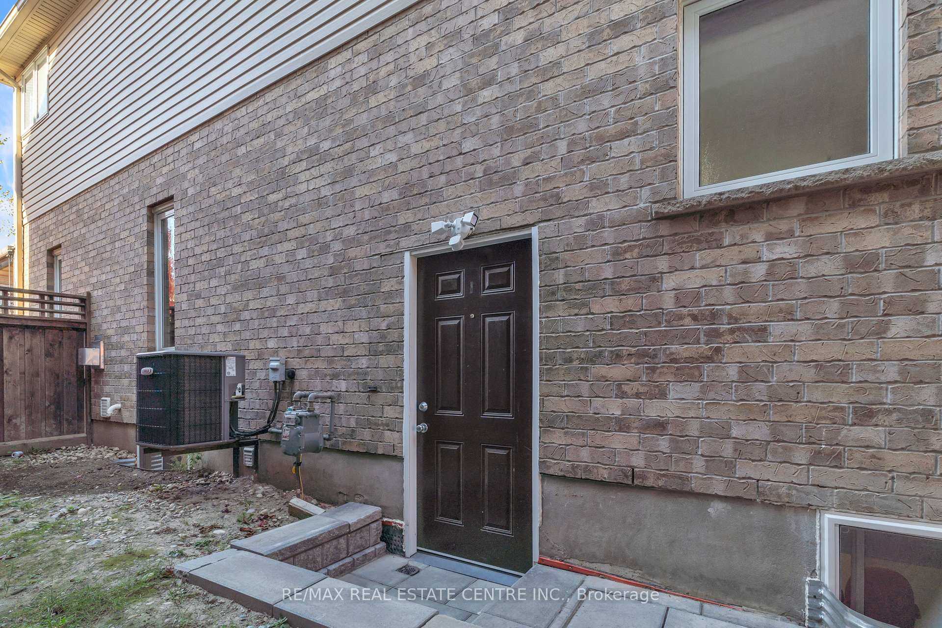 Photo 43 of 48 Isaiah Drive W, Kitchener — HOMEH