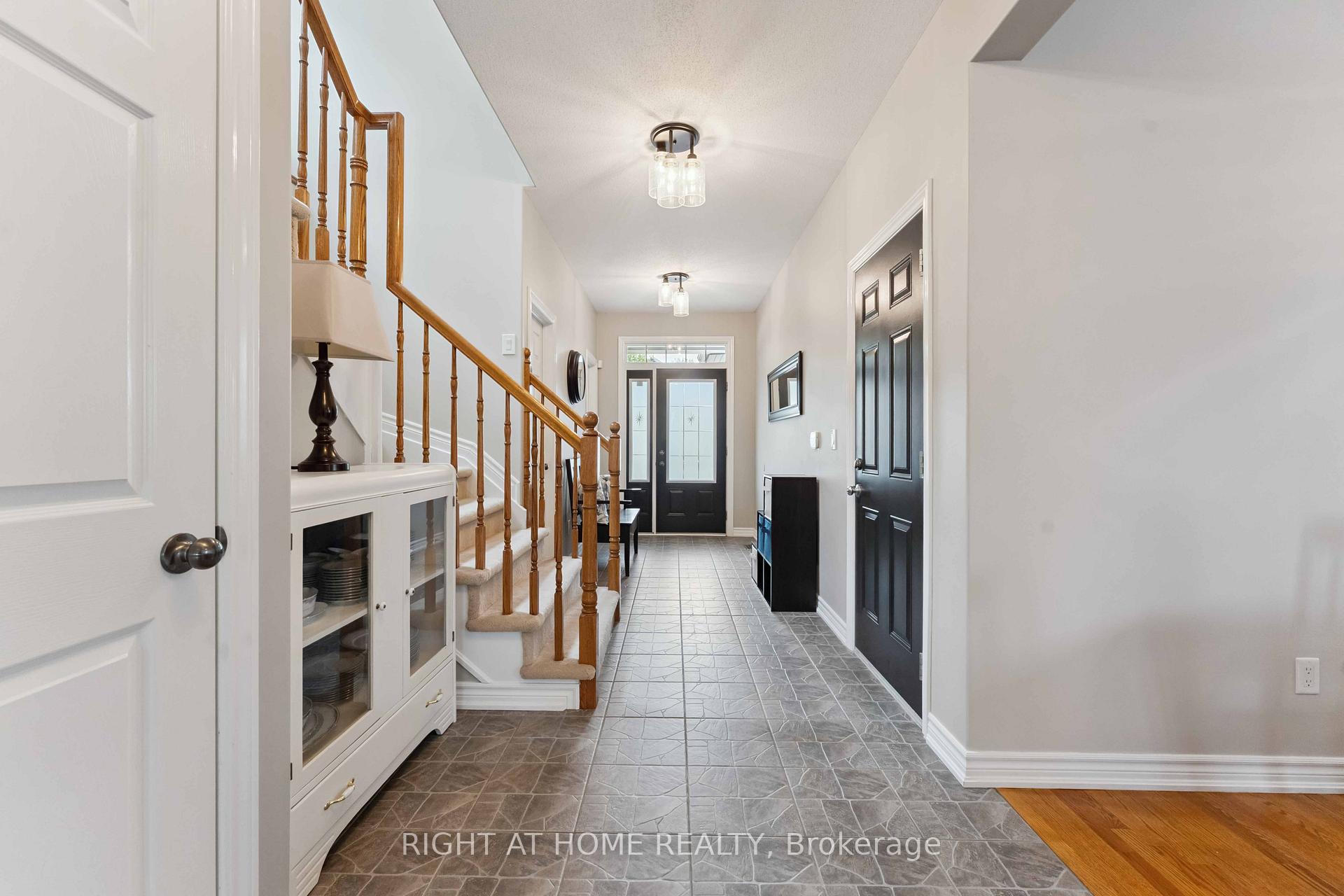 Photo 3 of 220 Celtic Ridge Crescent, Ottawa, Kanata - Morgan's Grant/South March — HOMEH