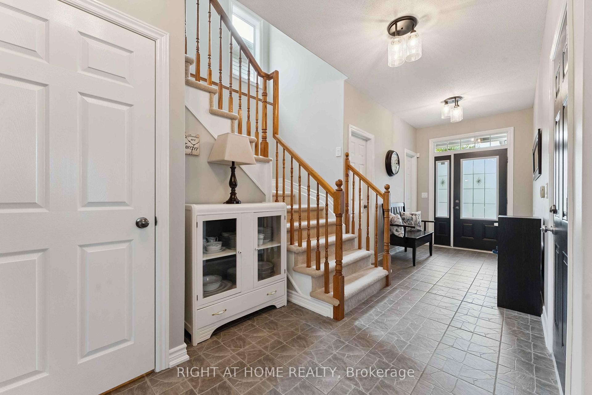 Photo 4 of 220 Celtic Ridge Crescent, Ottawa, Kanata - Morgan's Grant/South March — HOMEH