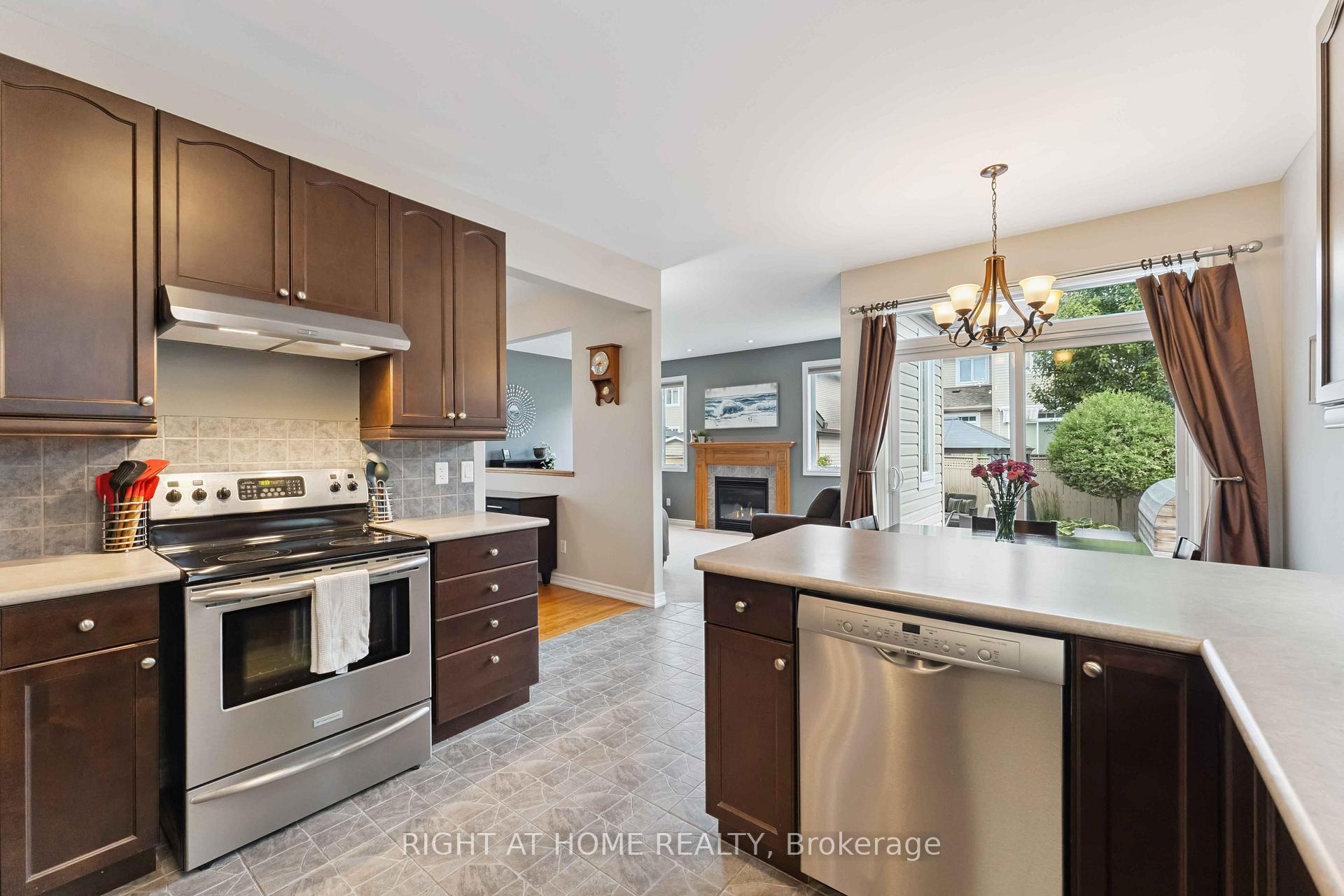Photo 11 of 220 Celtic Ridge Crescent, Ottawa, Kanata - Morgan's Grant/South March — HOMEH