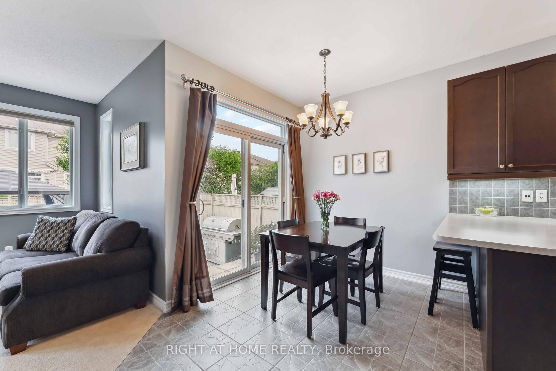 Photo 12 of 220 Celtic Ridge Crescent, Ottawa, Kanata - Morgan's Grant/South March — HOMEH