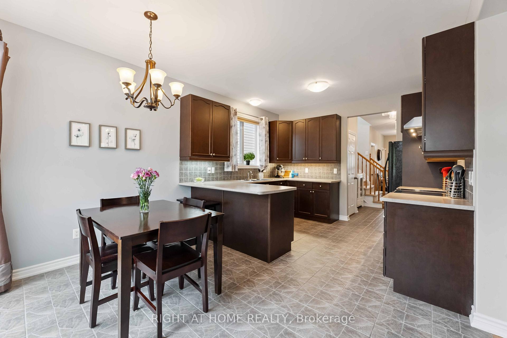 Photo 13 of 220 Celtic Ridge Crescent, Ottawa, Kanata - Morgan's Grant/South March — HOMEH