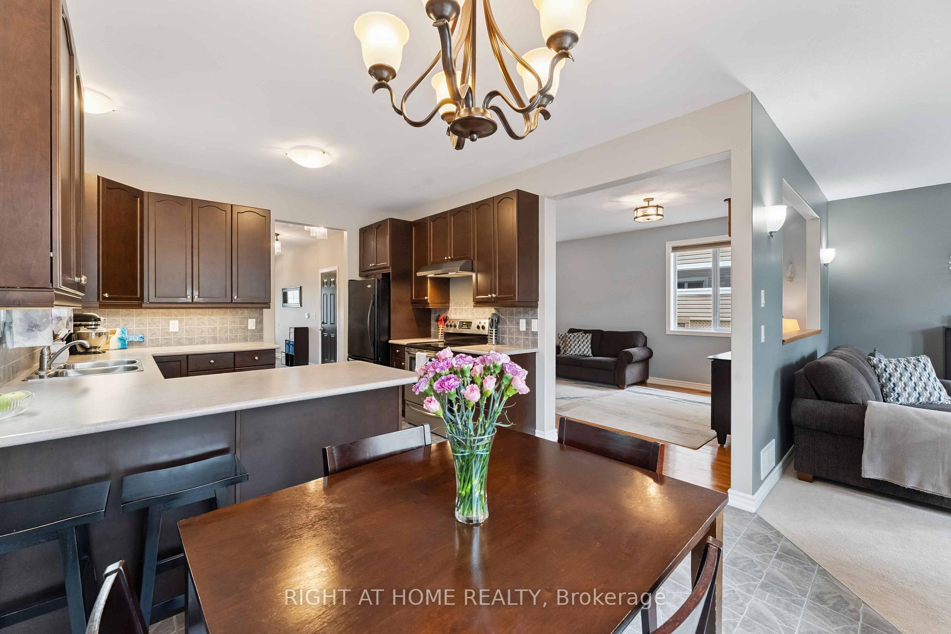 Photo 14 of 220 Celtic Ridge Crescent, Ottawa, Kanata - Morgan's Grant/South March — HOMEH