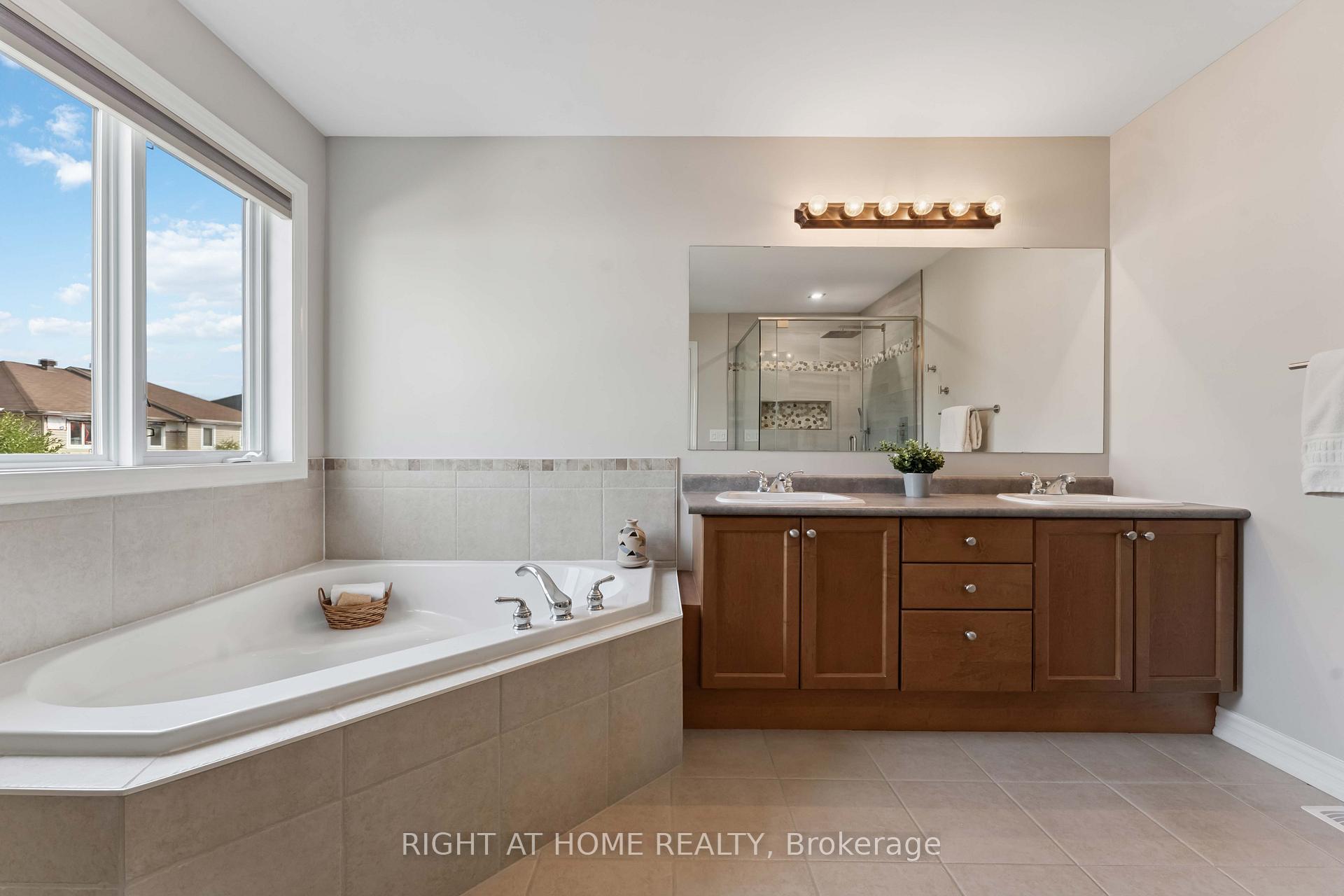Photo 25 of 220 Celtic Ridge Crescent, Ottawa, Kanata - Morgan's Grant/South March — HOMEH
